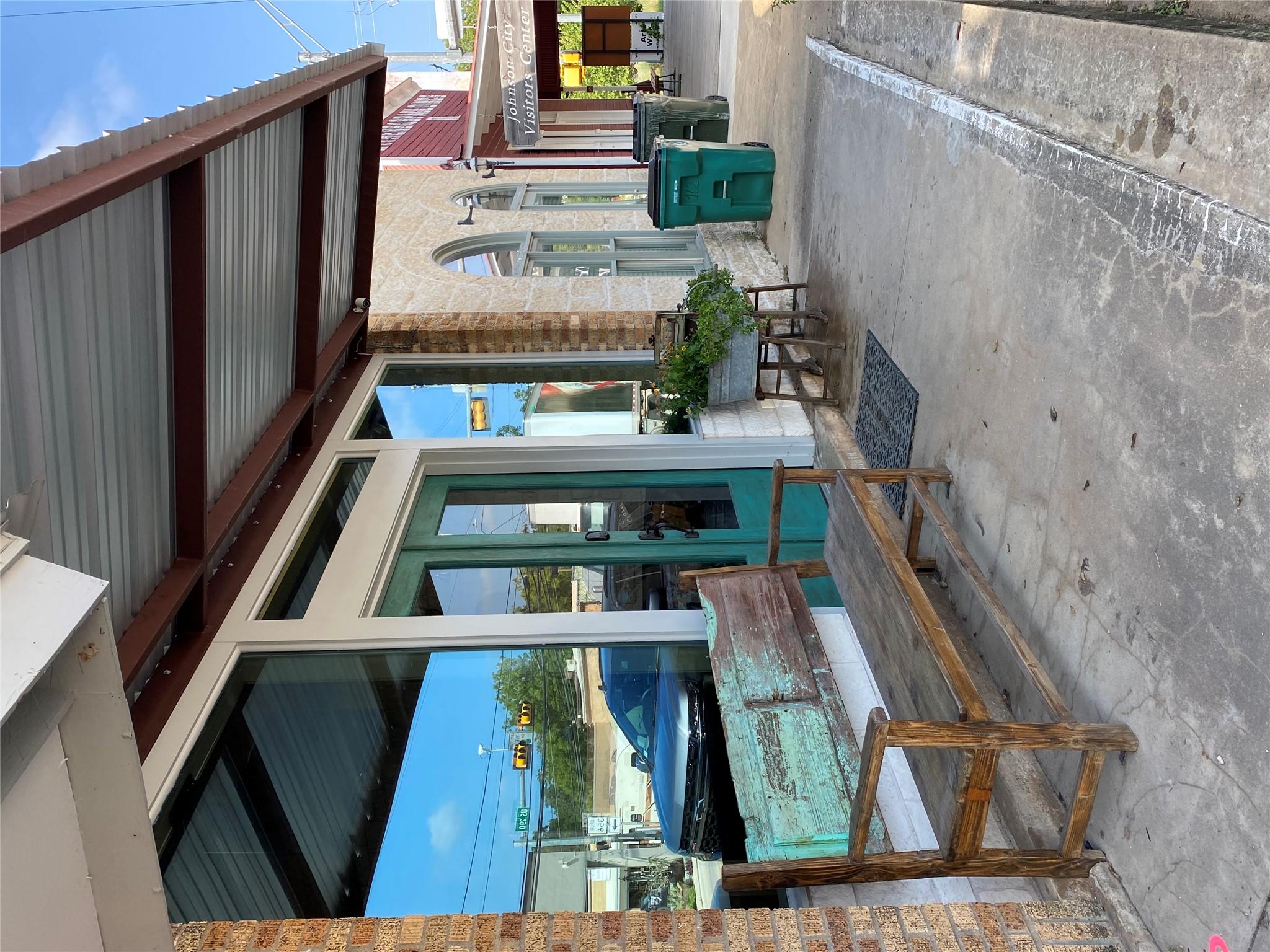 104 E Main St, Johnson City, TX 78636