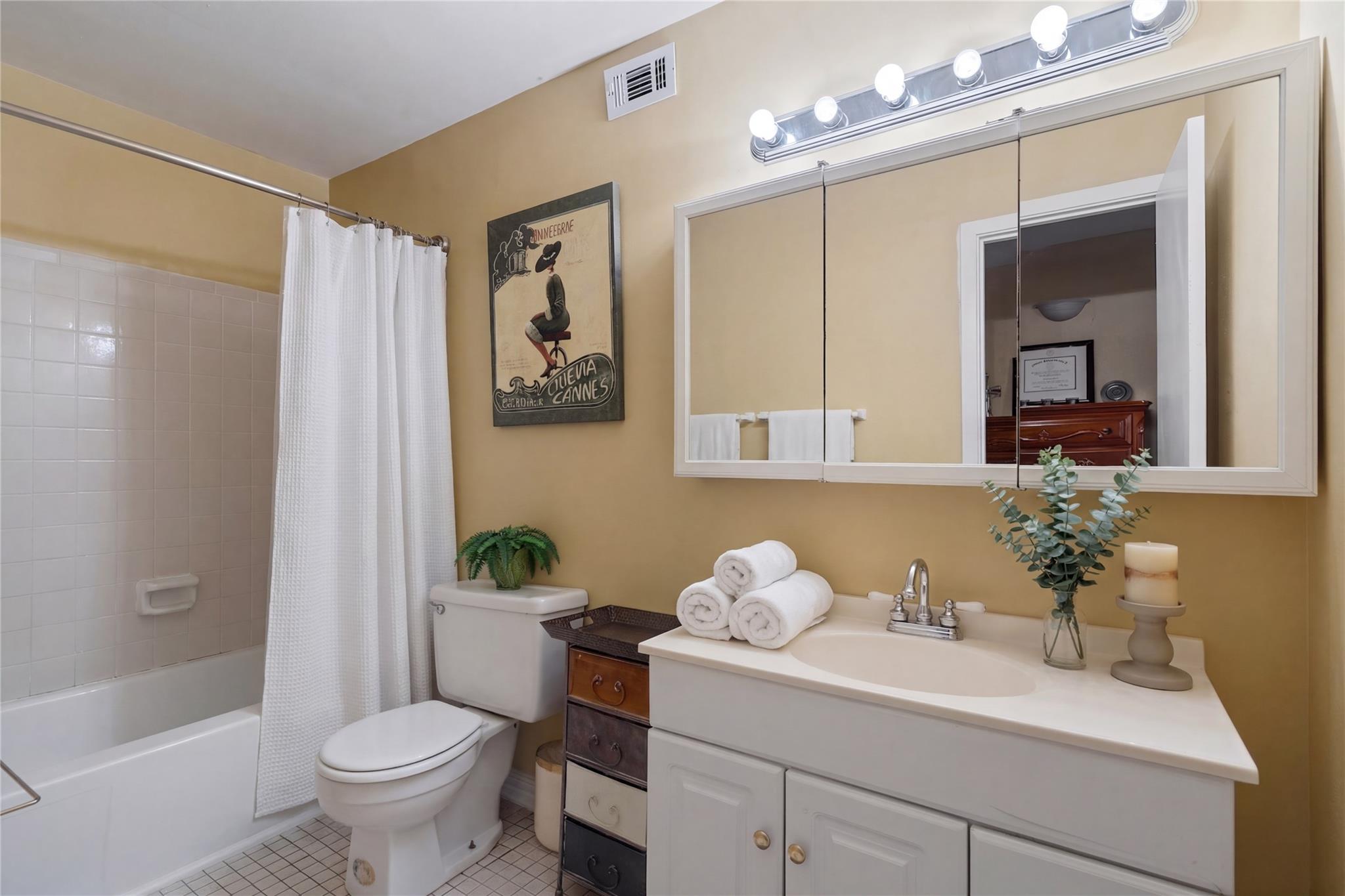 317 Venture Blvd S, Point Venture, TX 78645