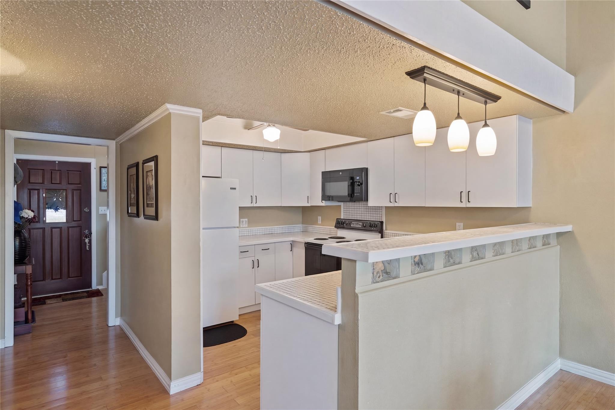 317 Venture Blvd S, Point Venture, TX 78645