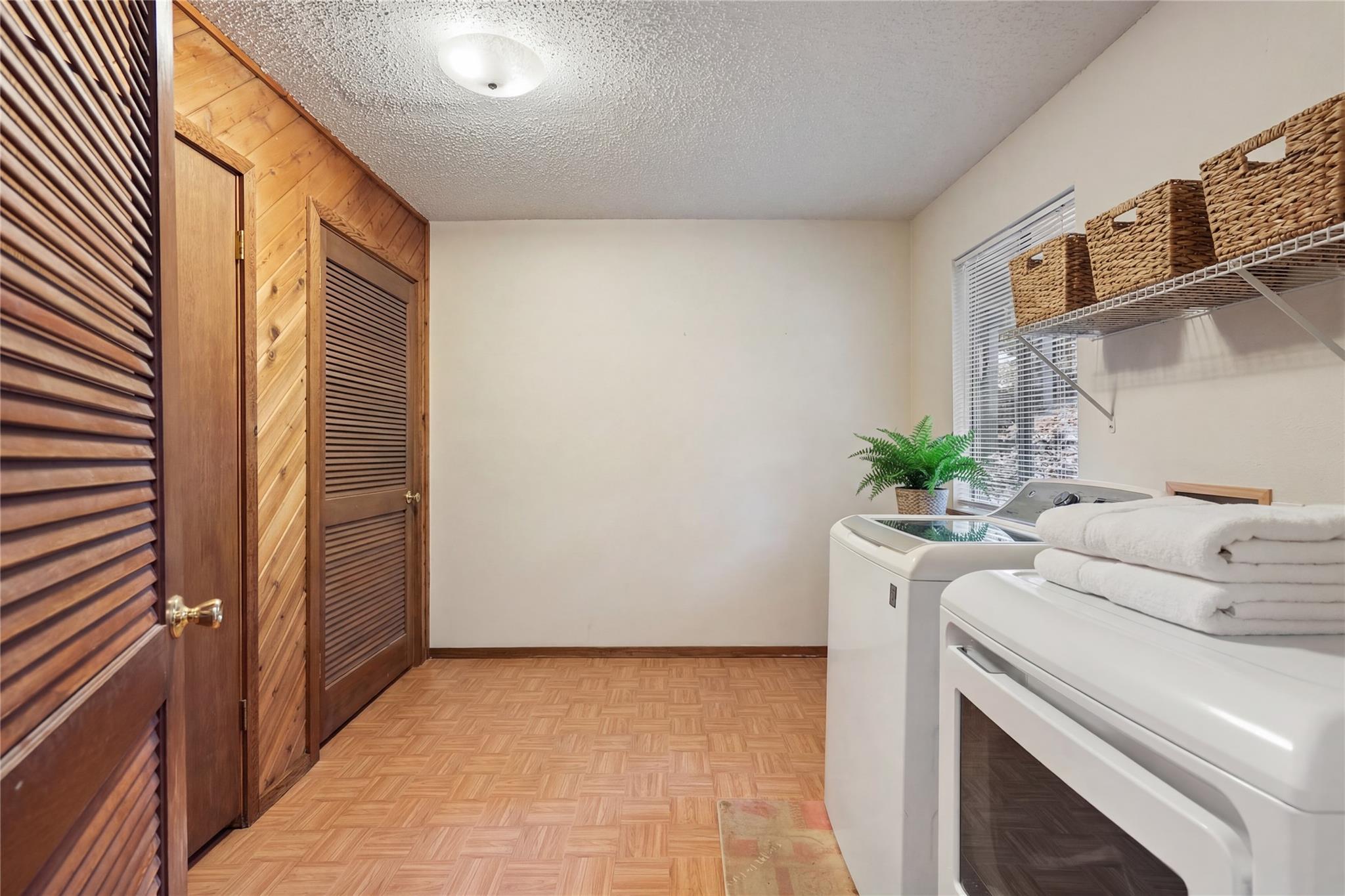 317 Venture Blvd S, Point Venture, TX 78645