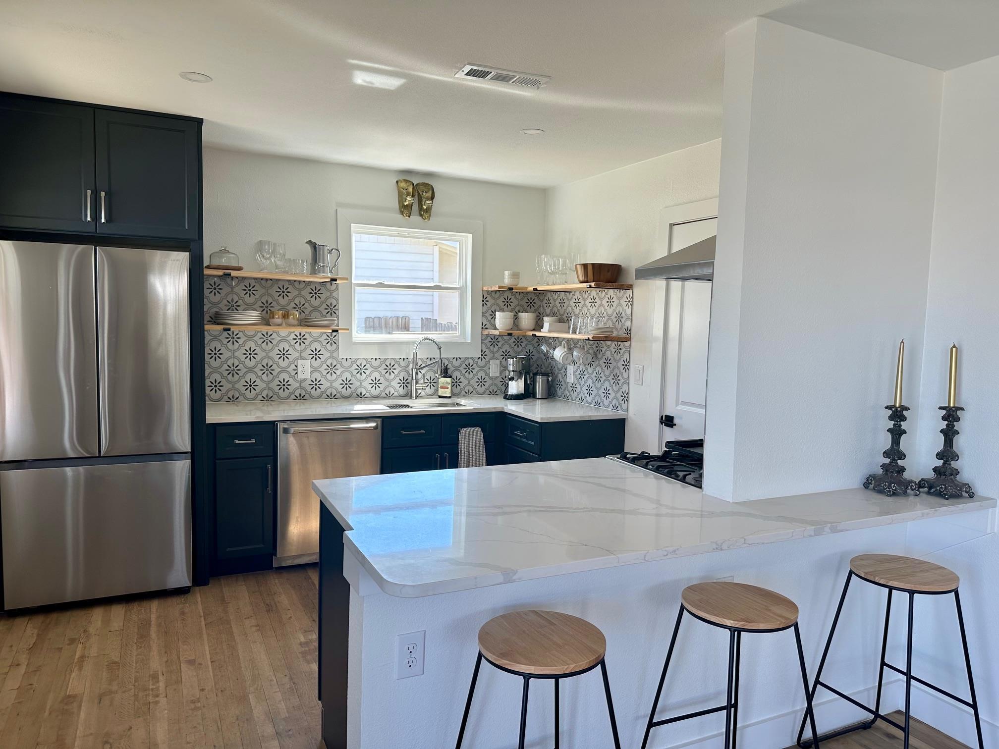 157 E White Rock St, Buchanan Dam, TX 78609