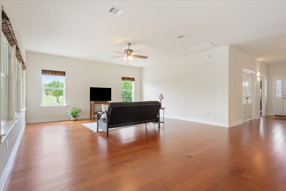 117 Hacienda Heights Cv, Georgetown, TX 78633