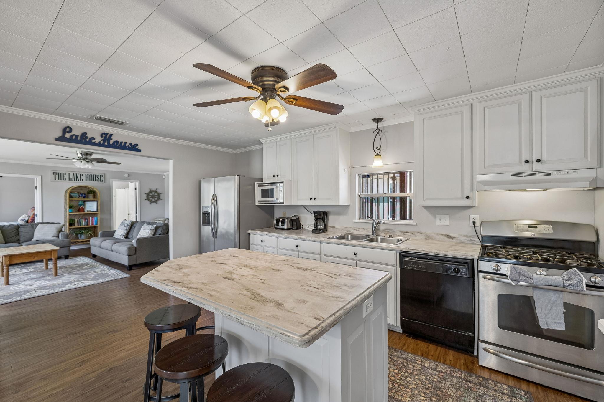 146 Antelope Ln, Seguin, TX 78155