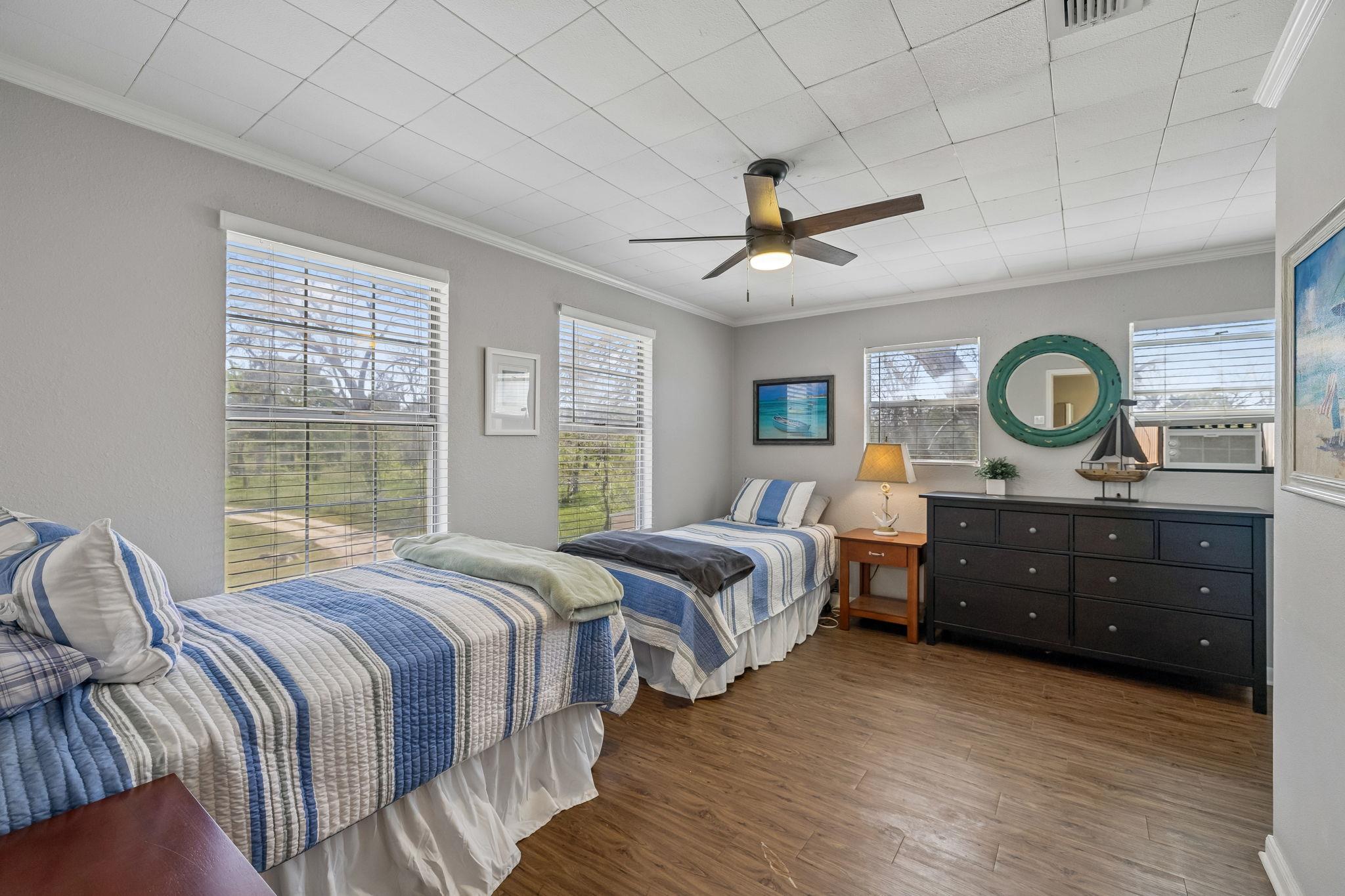 146 Antelope Ln, Seguin, TX 78155