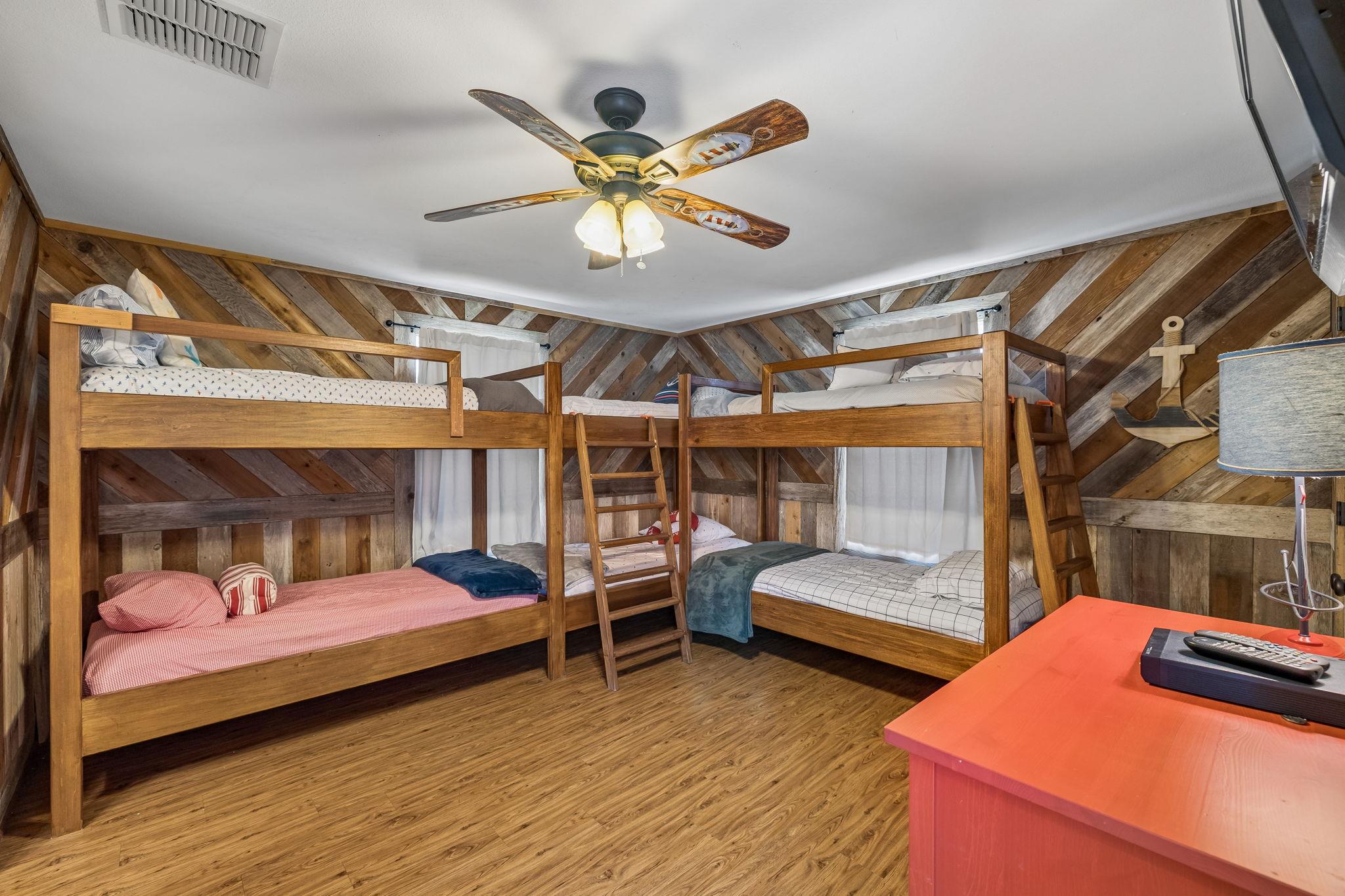 146 Antelope Ln, Seguin, TX 78155