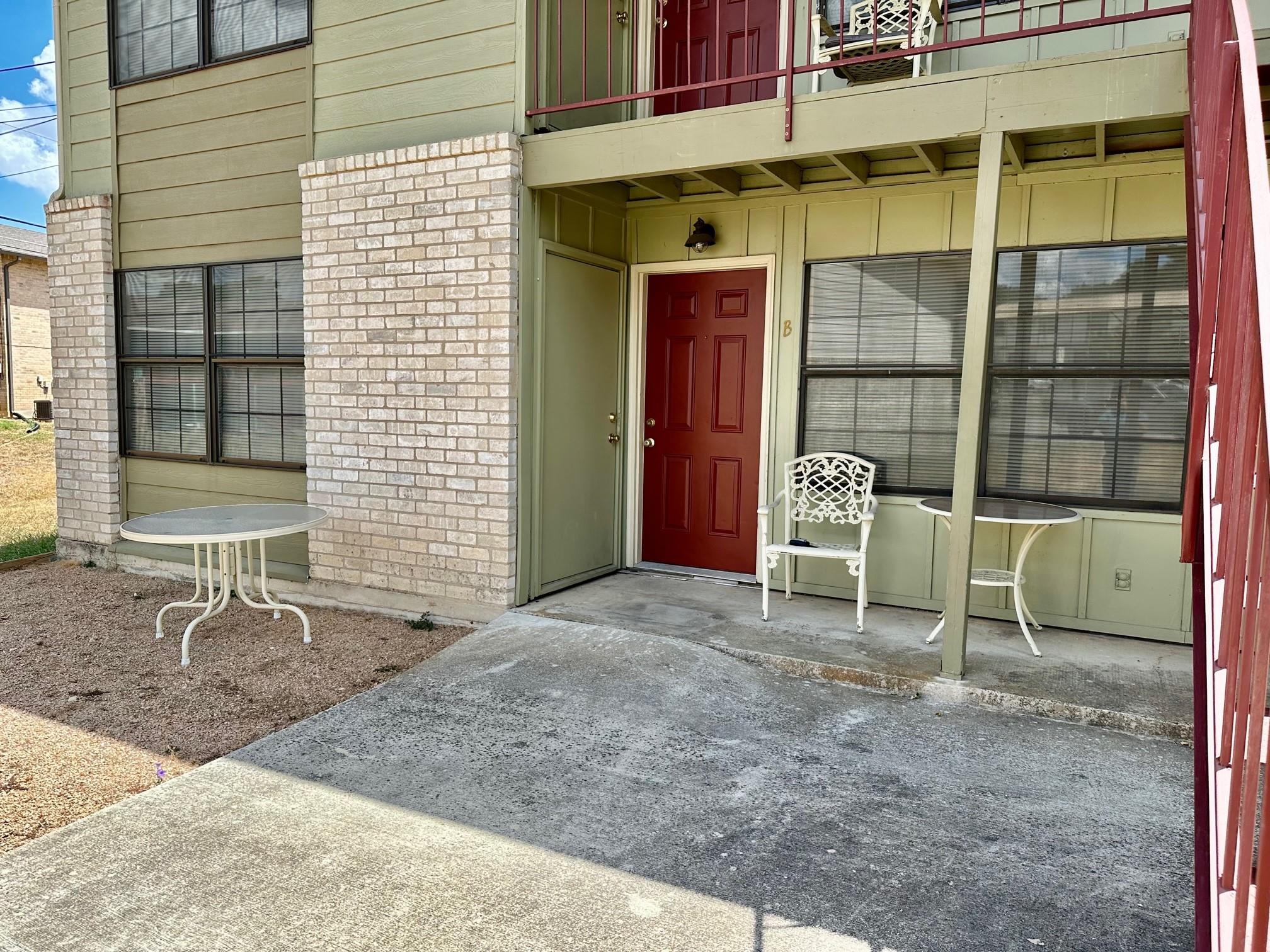 102 Lady Bird Ln, San Marcos, TX 78666