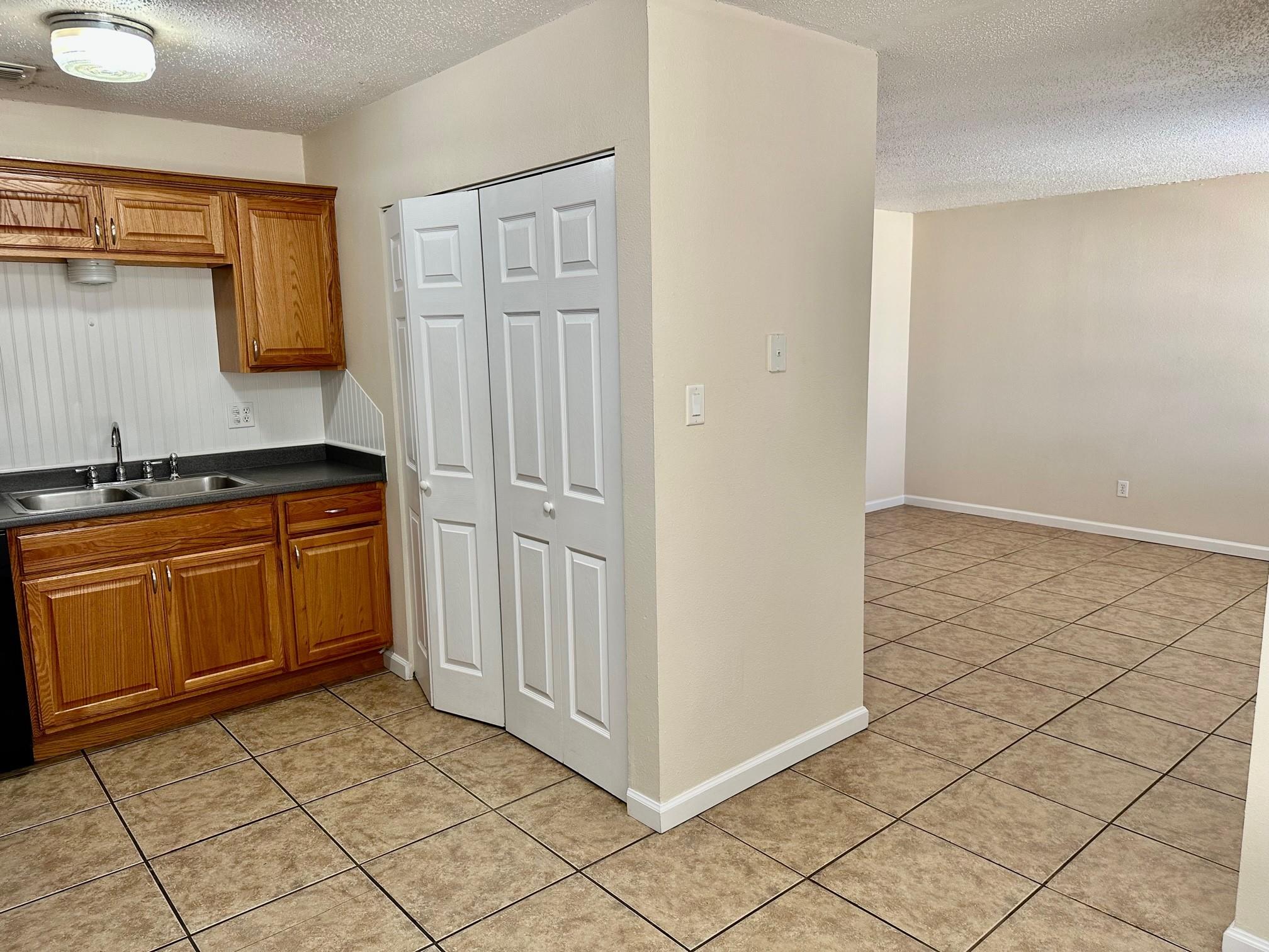 102 Lady Bird Ln, San Marcos, TX 78666