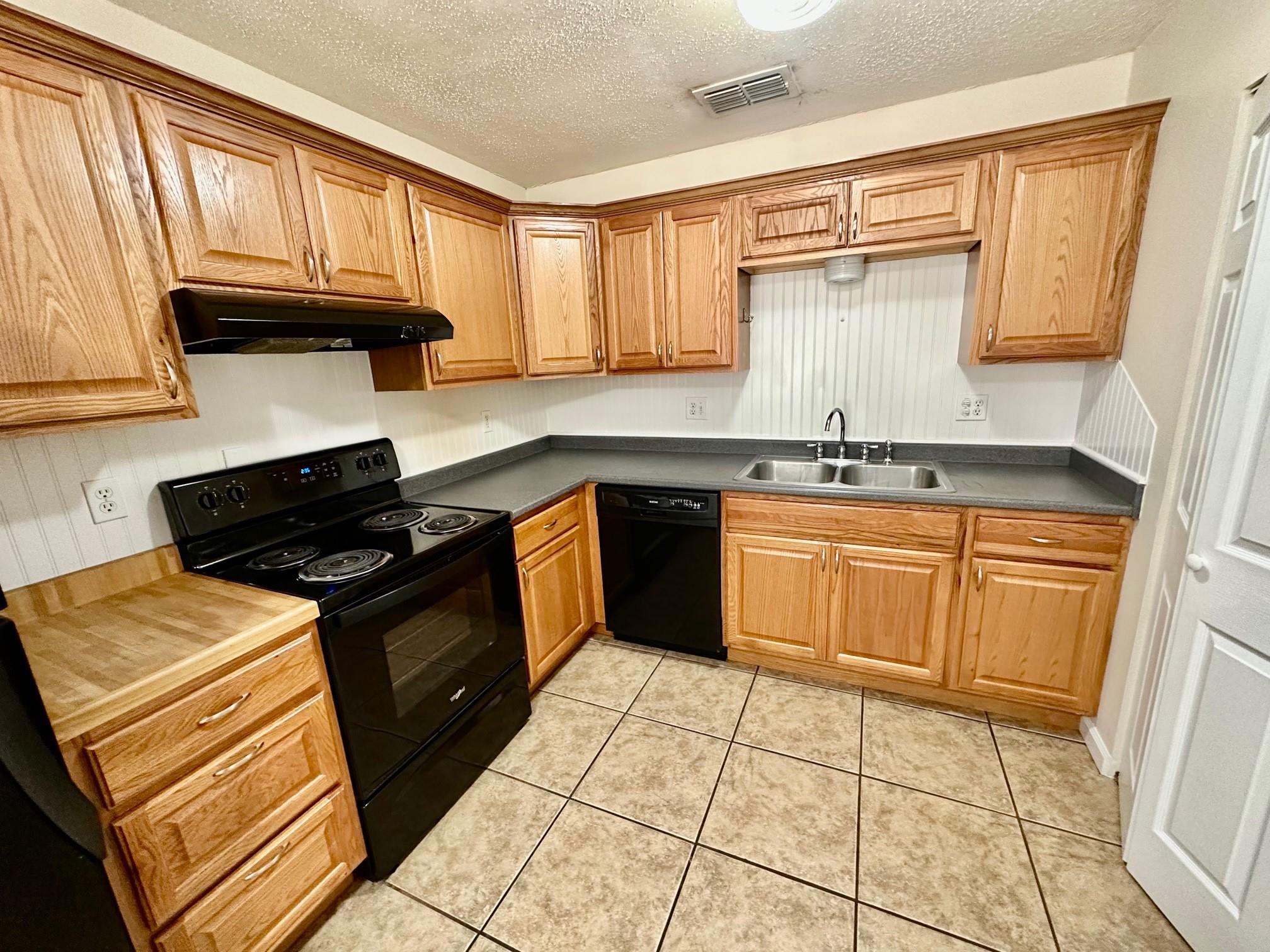 102 Lady Bird Ln, San Marcos, TX 78666