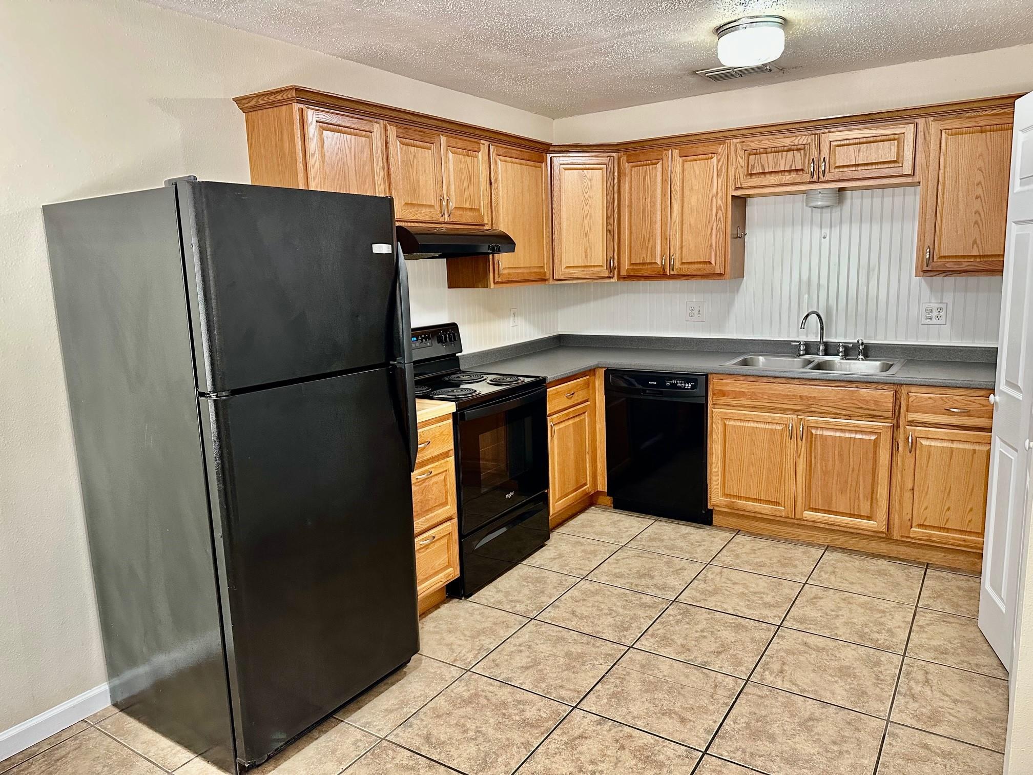 102 Lady Bird Ln, San Marcos, TX 78666