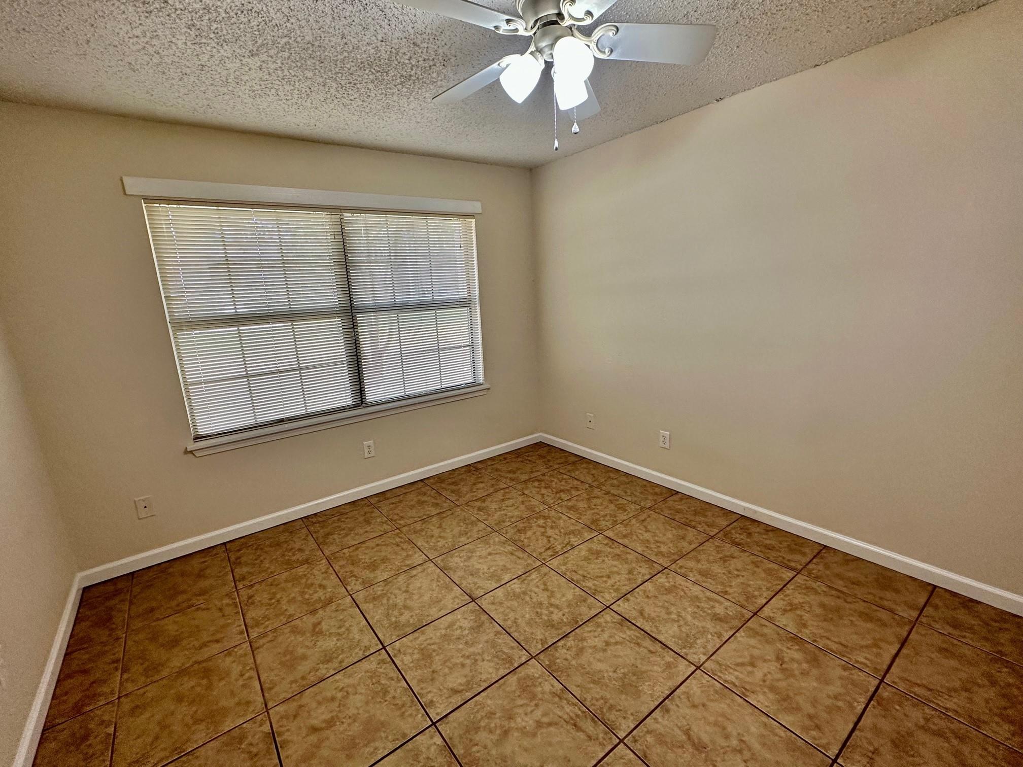 102 Lady Bird Ln, San Marcos, TX 78666