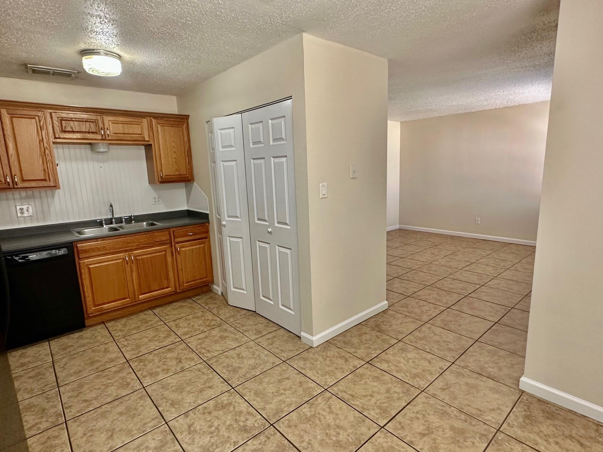 102 Lady Bird Ln, San Marcos, TX 78666