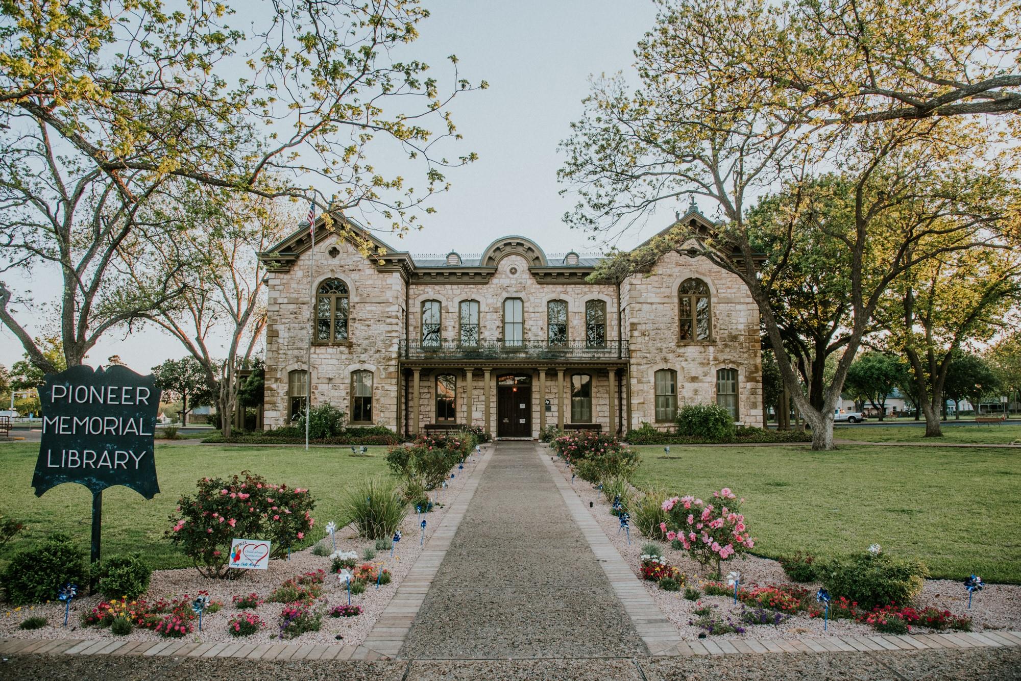 646 Grace Ln, Fredericksburg, TX 78624