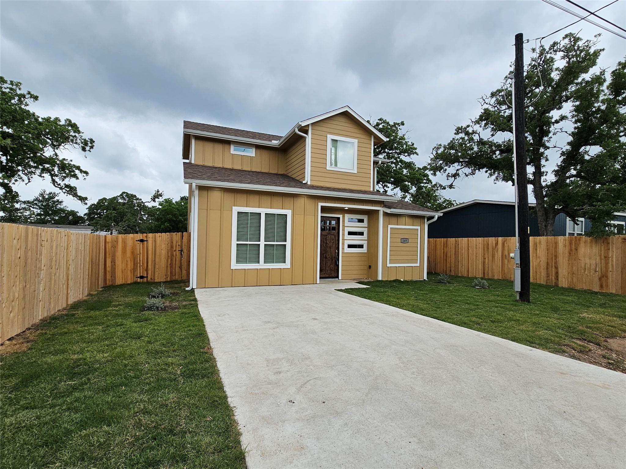 169 Chickasaw, Smithville, TX 78957