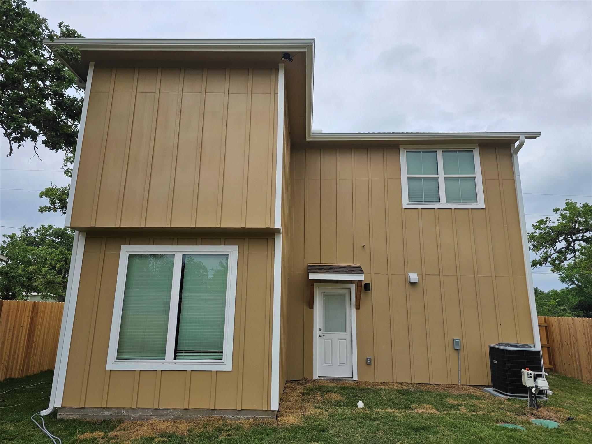 169 Chickasaw, Smithville, TX 78957