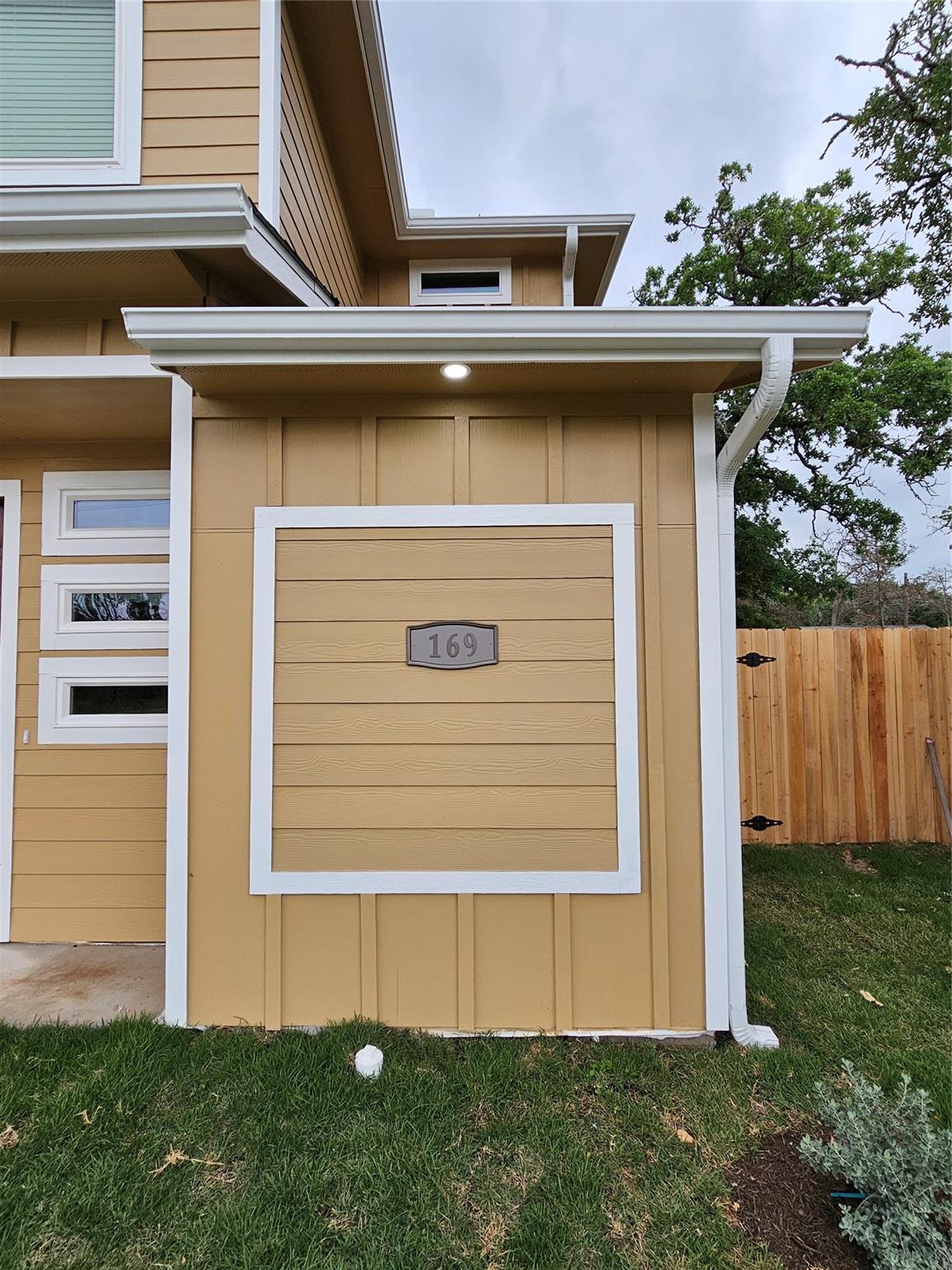 169 Chickasaw, Smithville, TX 78957