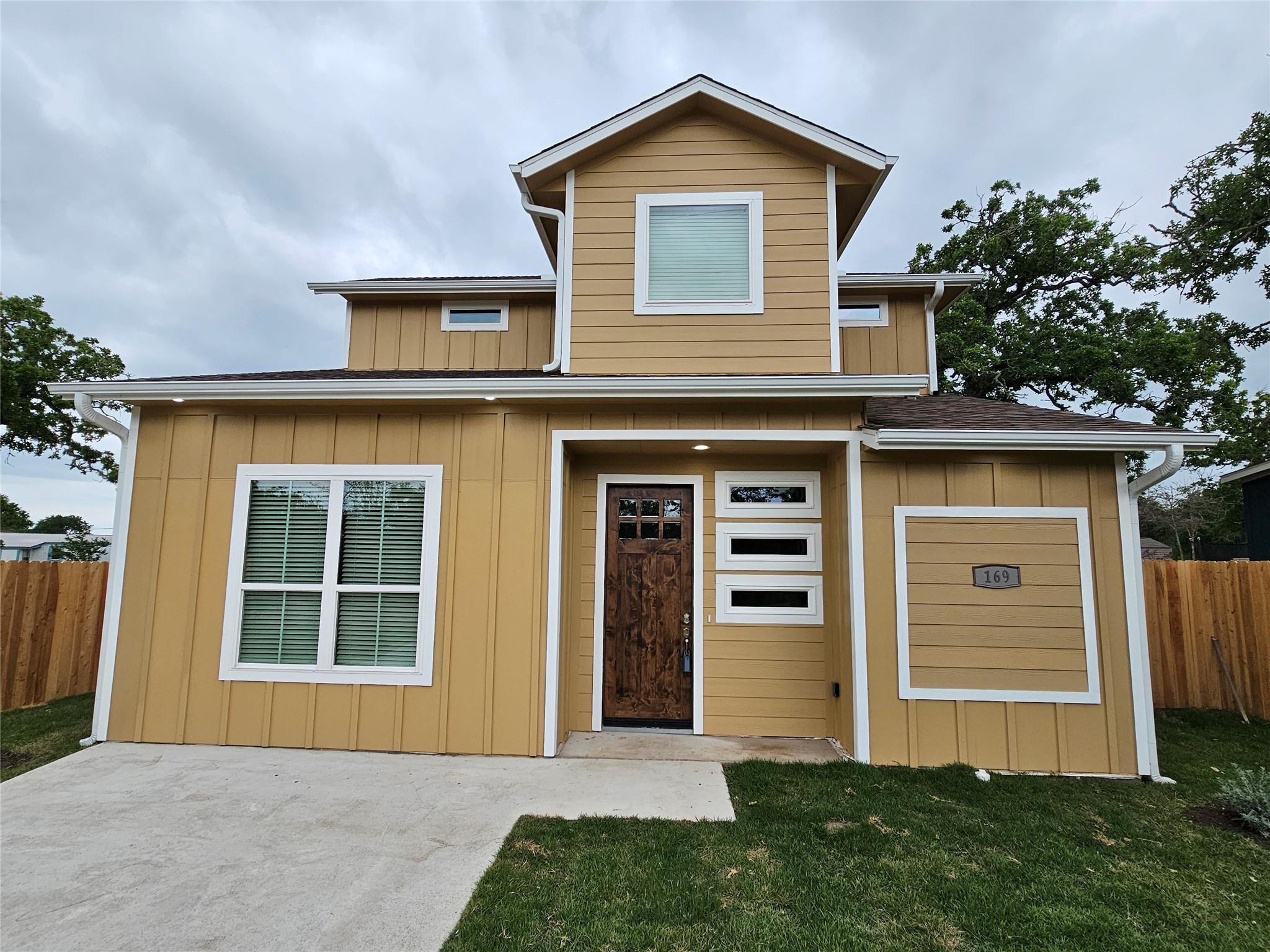 169 Chickasaw, Smithville, TX 78957