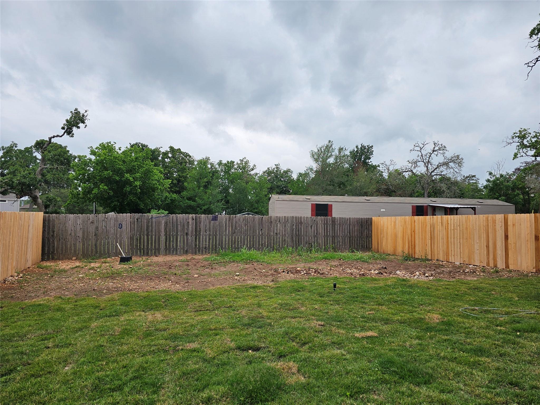 169 Chickasaw, Smithville, TX 78957