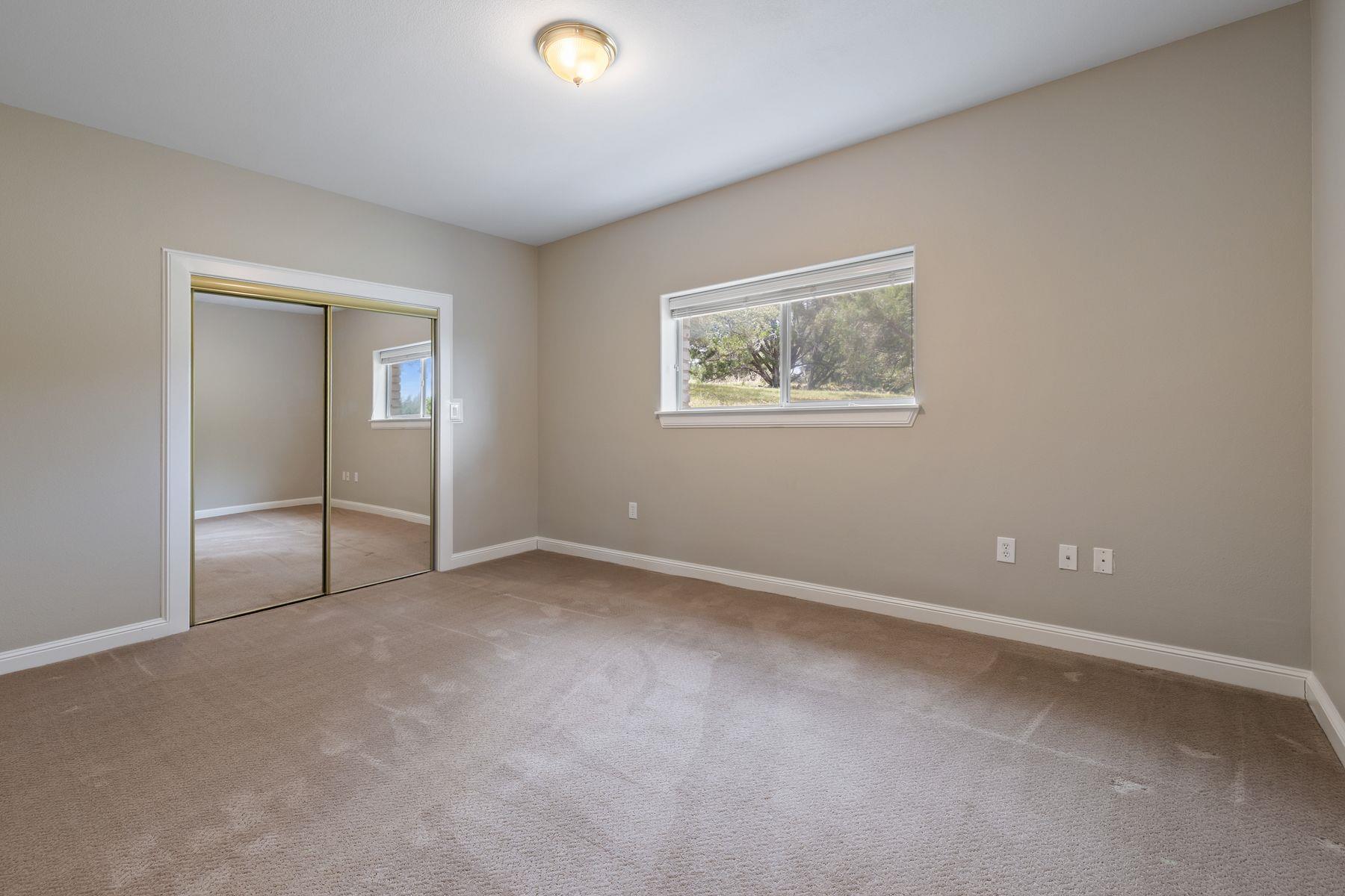 4921 Creek Meadow Cv, Spicewood, TX 78669