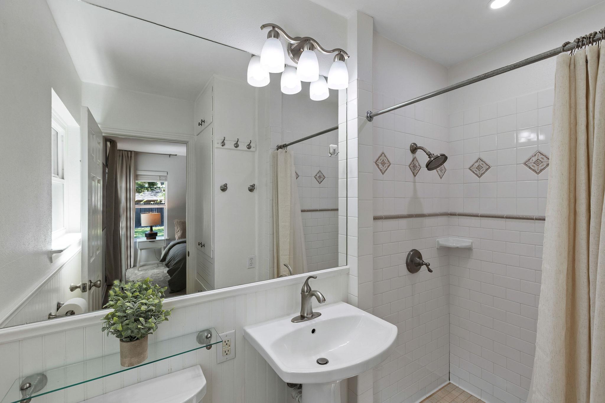 2406 Elmglen Dr, Austin, TX 78704