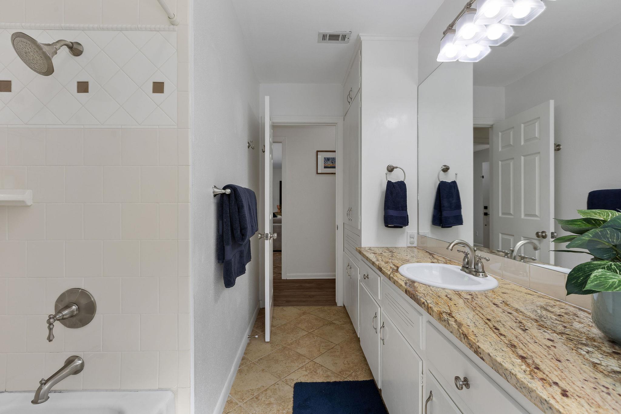 2406 Elmglen Dr, Austin, TX 78704