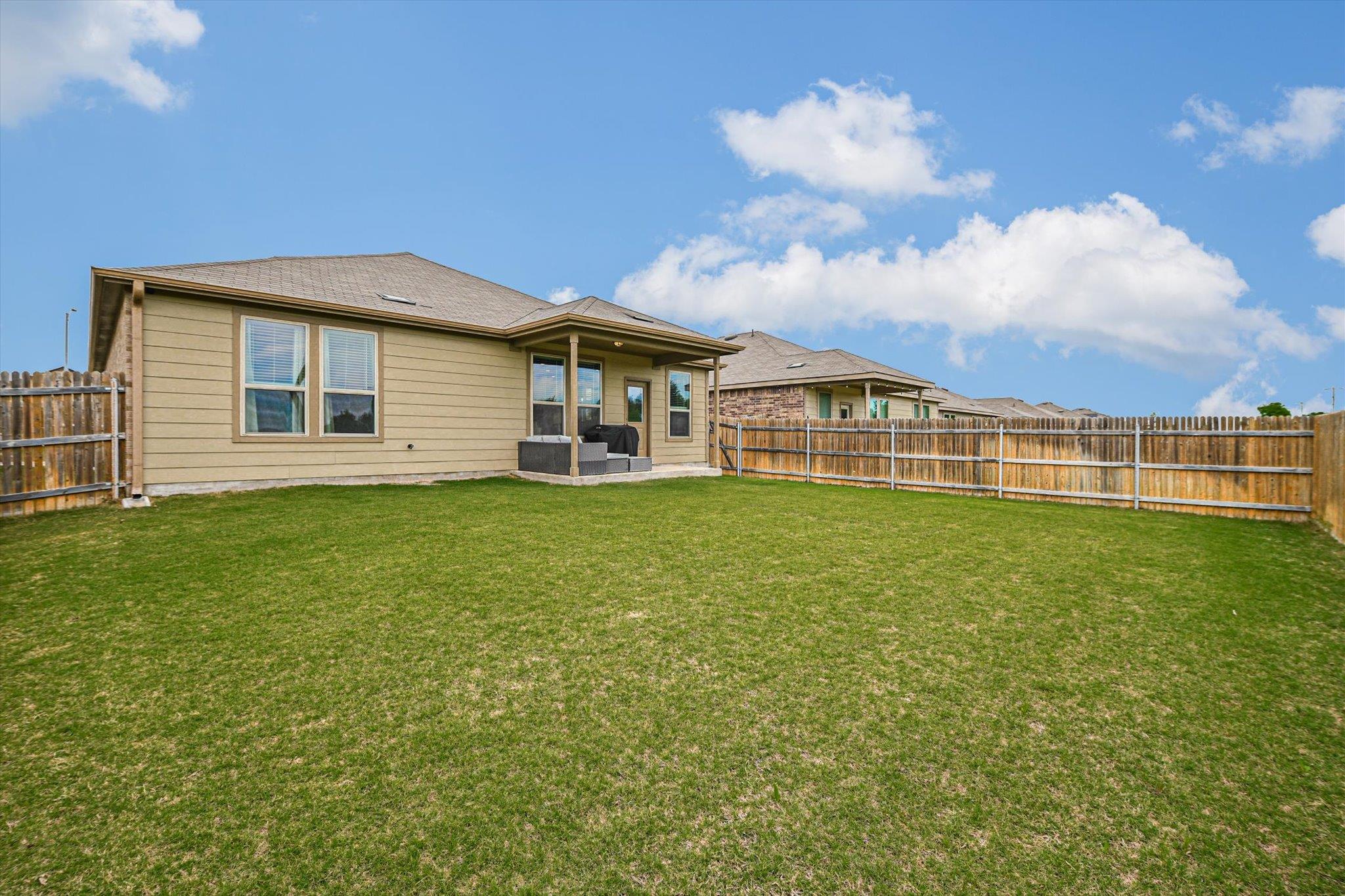 1915 T H Johnson Dr, Taylor, TX 76574