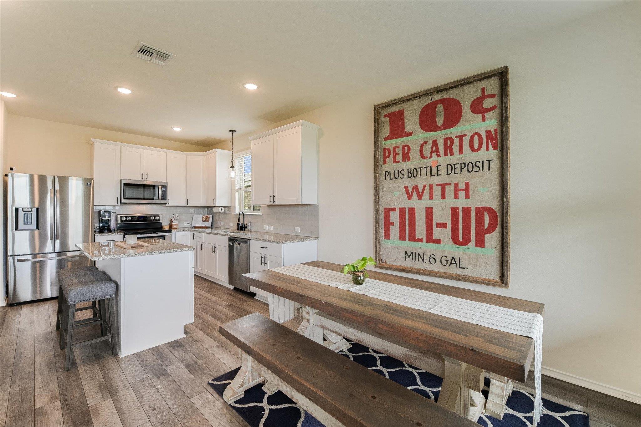 1915 T H Johnson Dr, Taylor, TX 76574