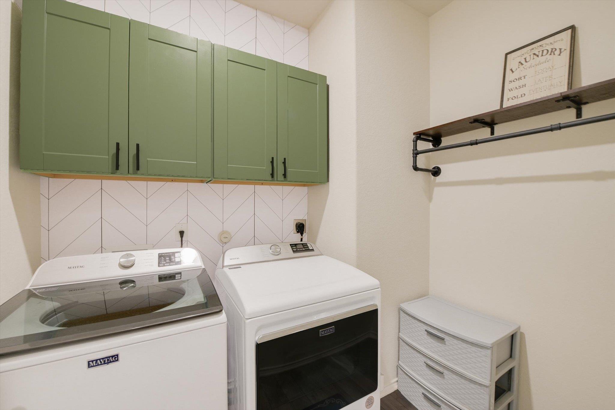 1915 T H Johnson Dr, Taylor, TX 76574