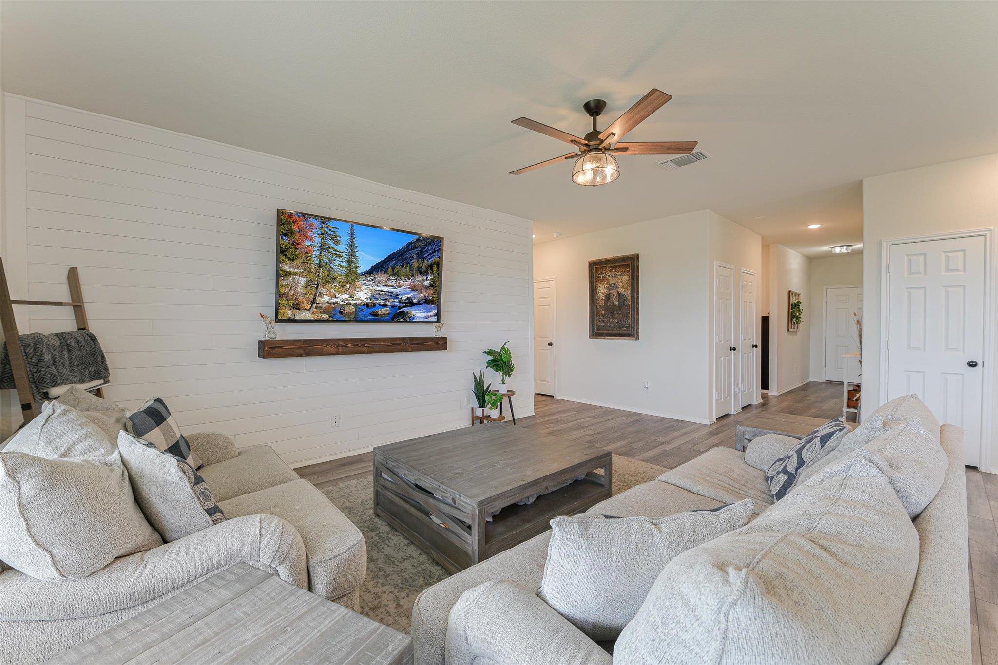 1915 T H Johnson Dr, Taylor, TX 76574