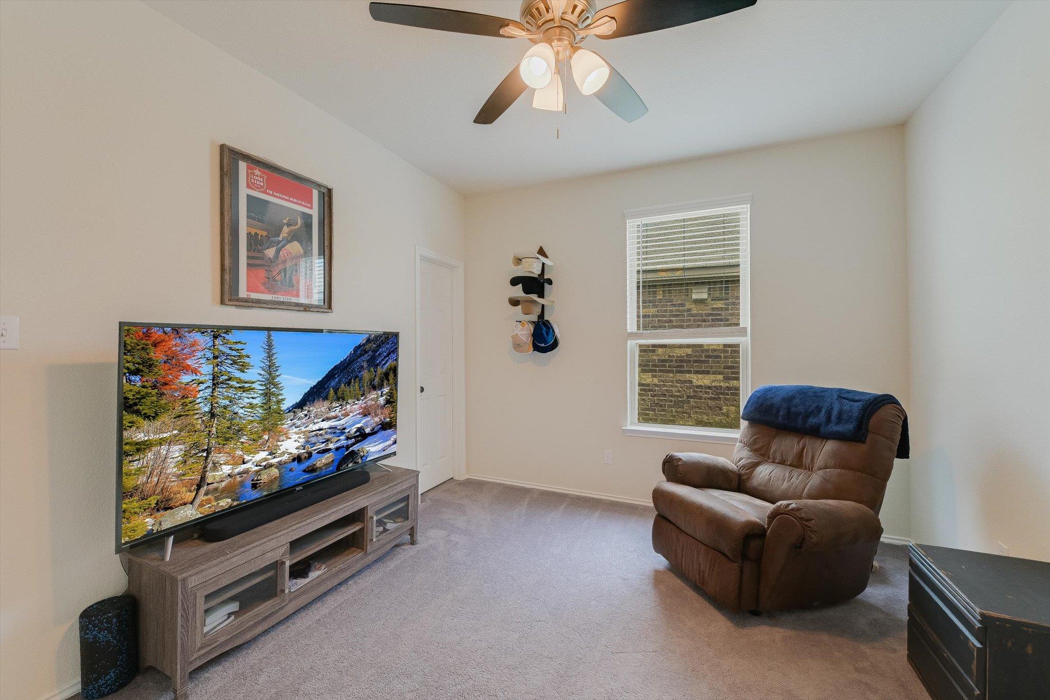 1915 T H Johnson Dr, Taylor, TX 76574