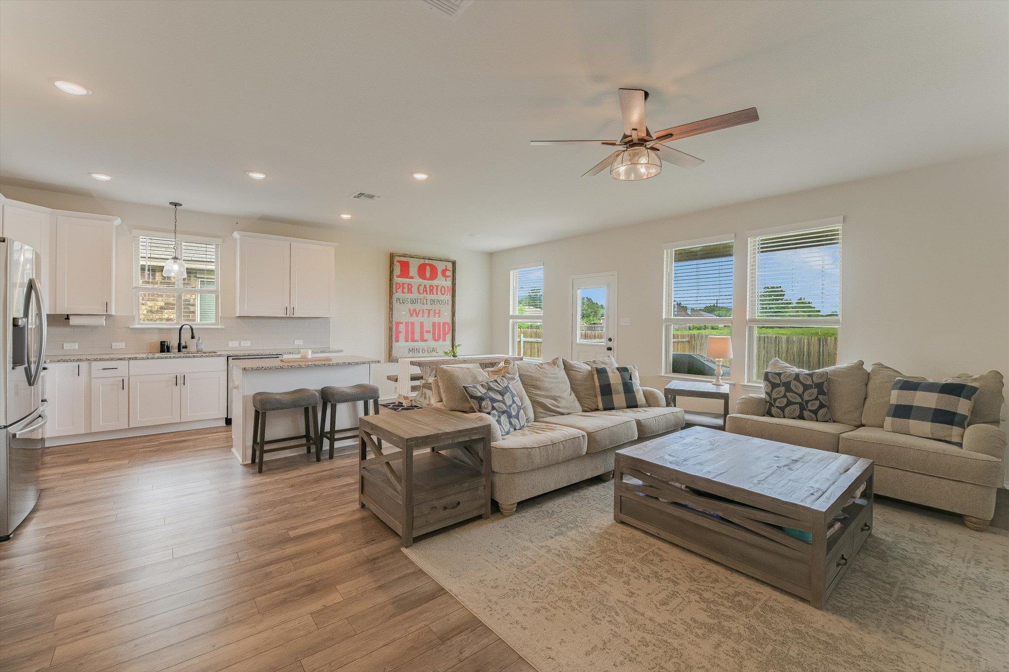 1915 T H Johnson Dr, Taylor, TX 76574