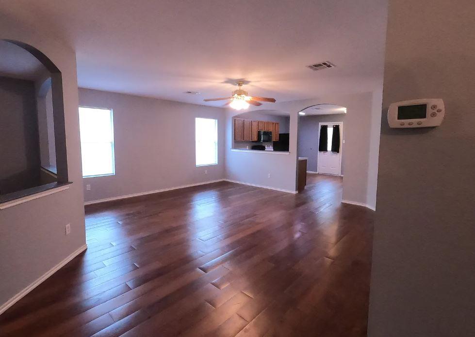 103 Easy St, Hutto, TX 78634