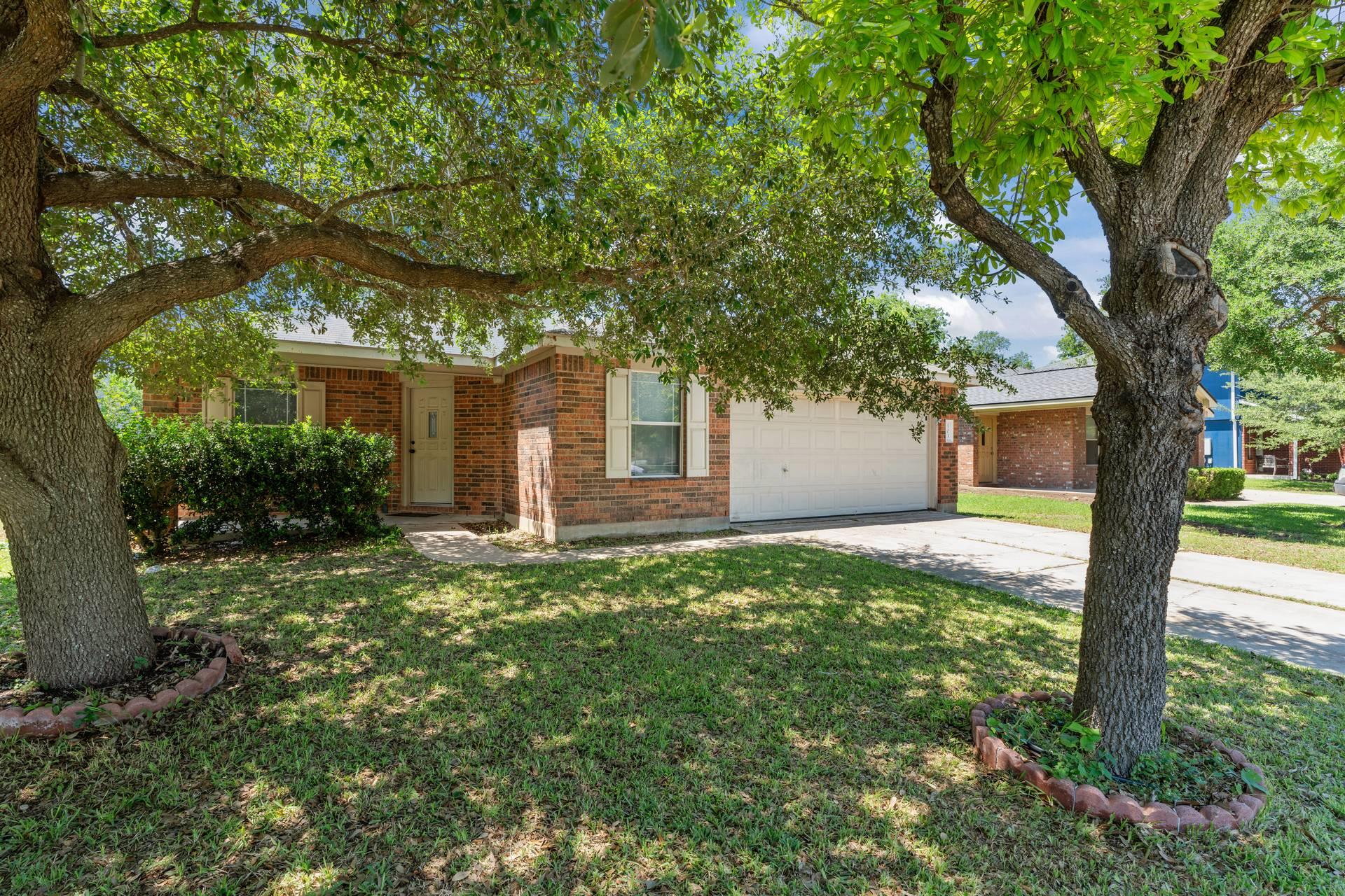 103 Easy St, Hutto, TX 78634