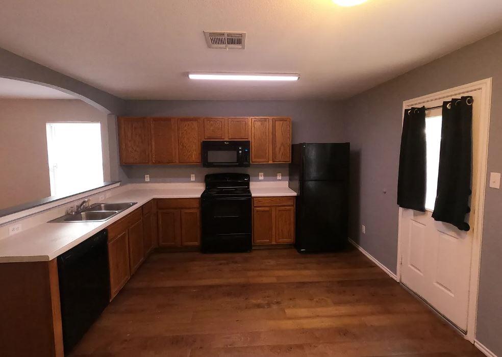 103 Easy St, Hutto, TX 78634