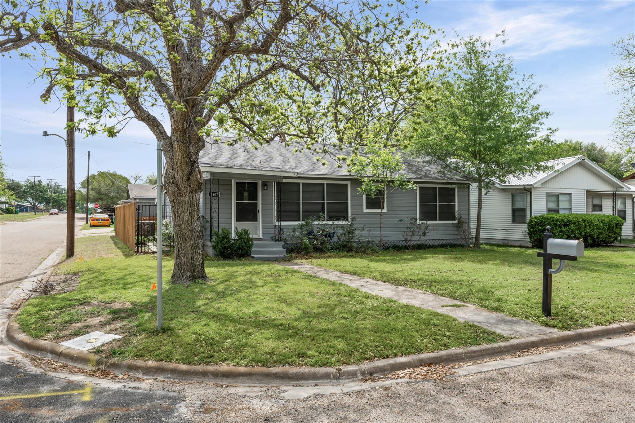 1507 N Cleveland Ave, Cameron, TX 76520