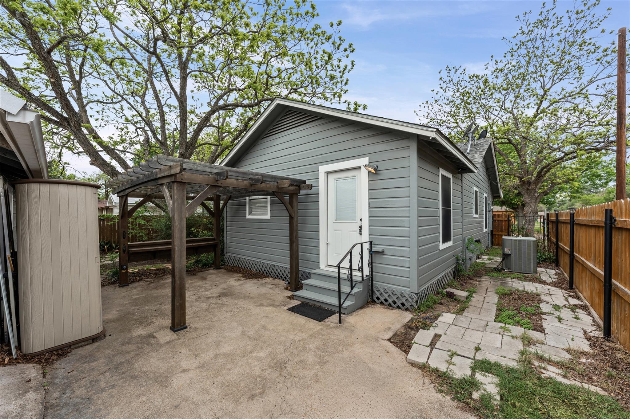 1507 N Cleveland Ave, Cameron, TX 76520