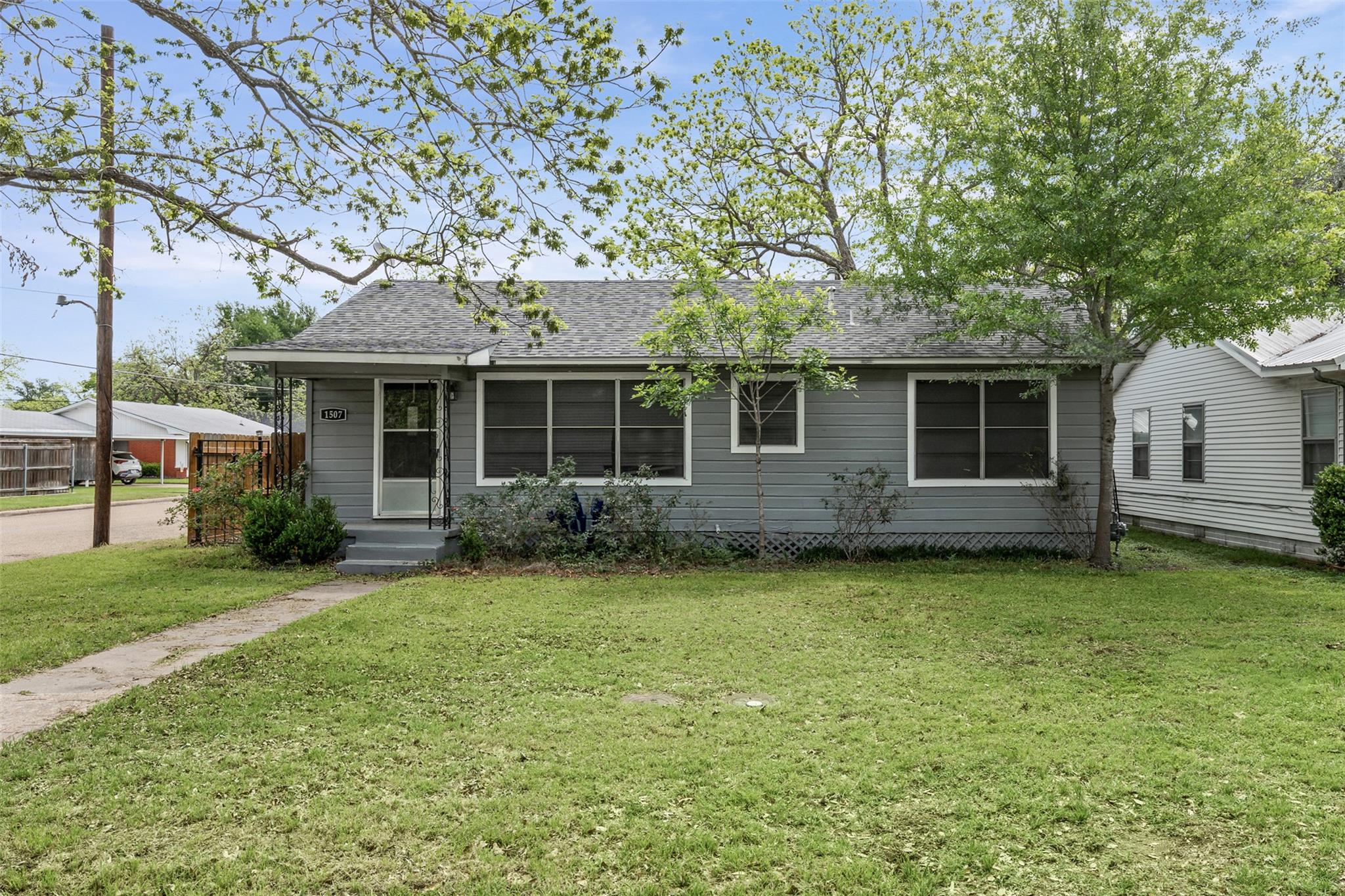 1507 N Cleveland Ave, Cameron, TX 76520