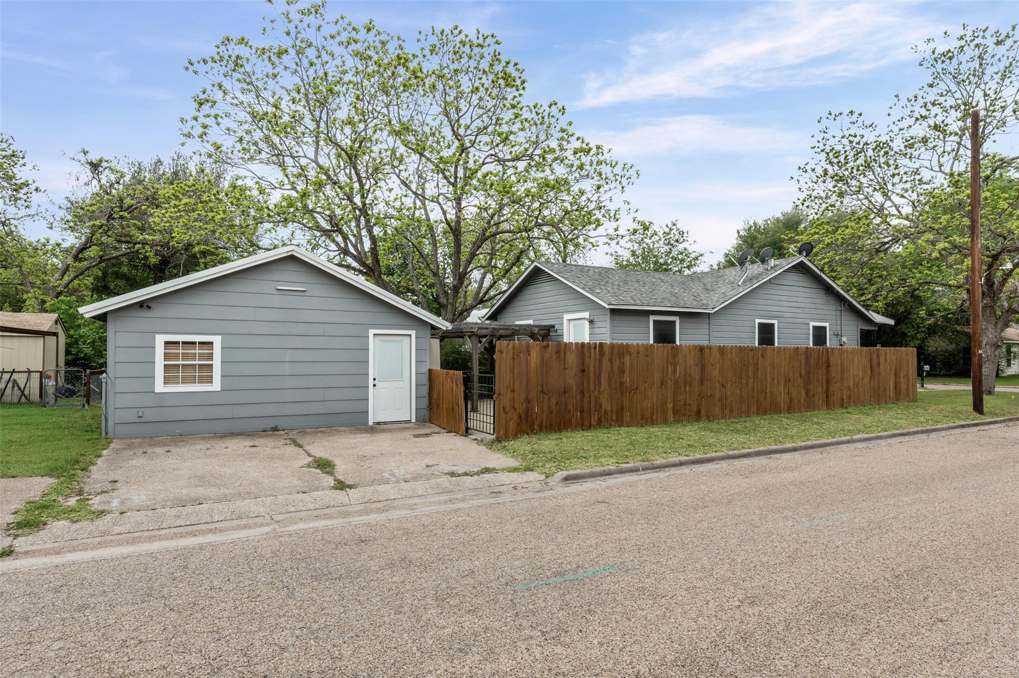 1507 N Cleveland Ave, Cameron, TX 76520