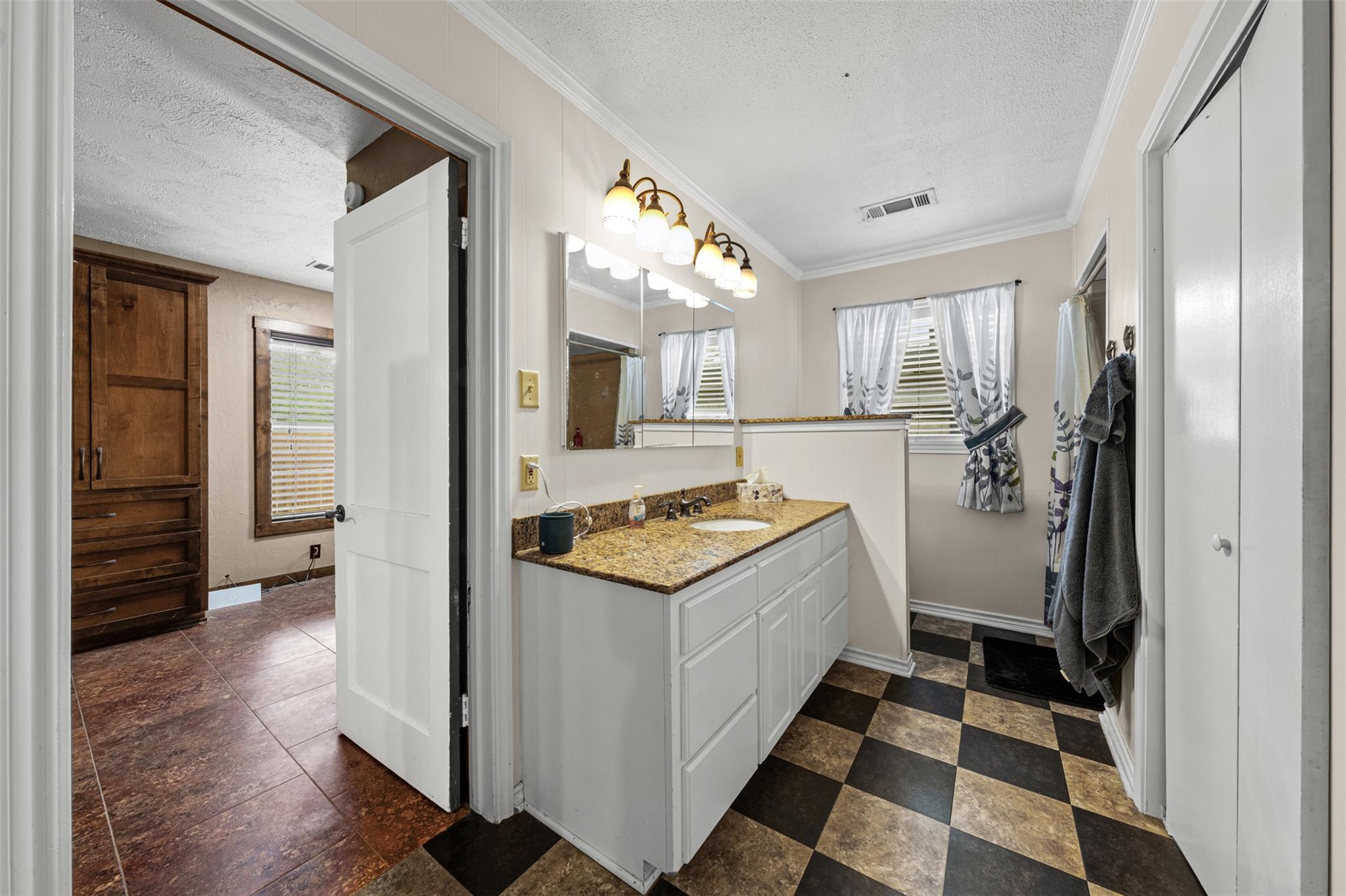 1507 N Cleveland Ave, Cameron, TX 76520