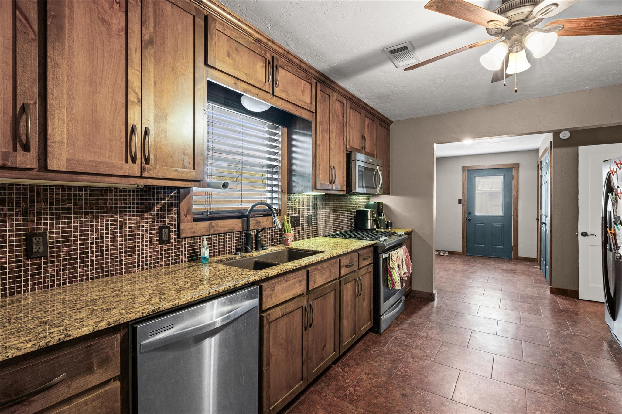 1507 N Cleveland Ave, Cameron, TX 76520