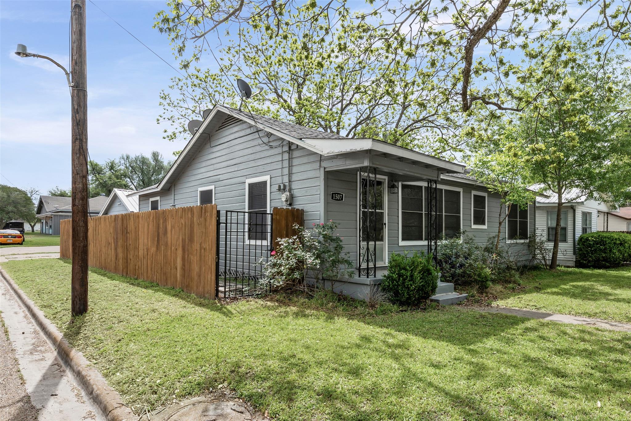 1507 N Cleveland Ave, Cameron, TX 76520