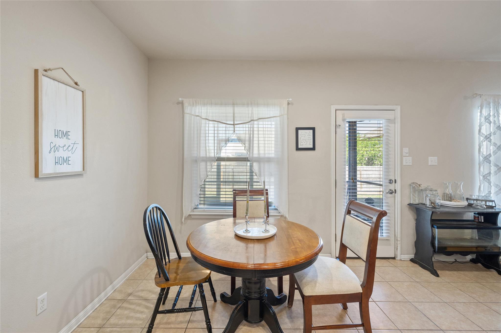 209 Anderson St, Hutto, TX 78634