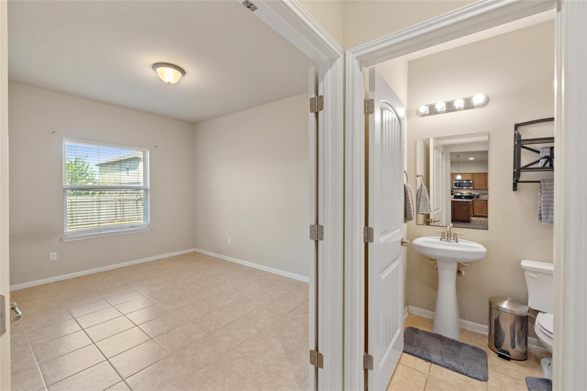 209 Anderson St, Hutto, TX 78634