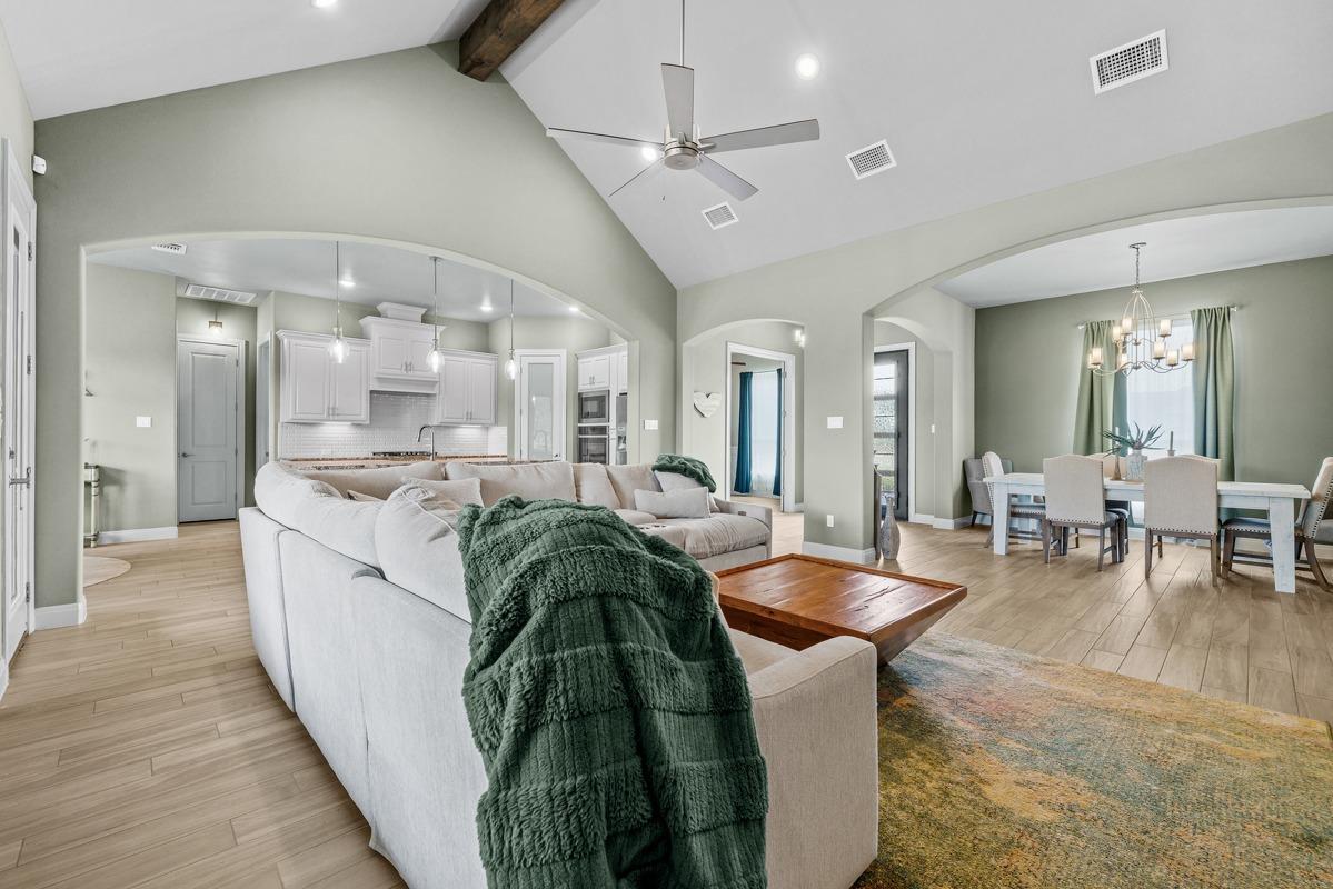 329 Independence Dr, Georgetown, TX 78633