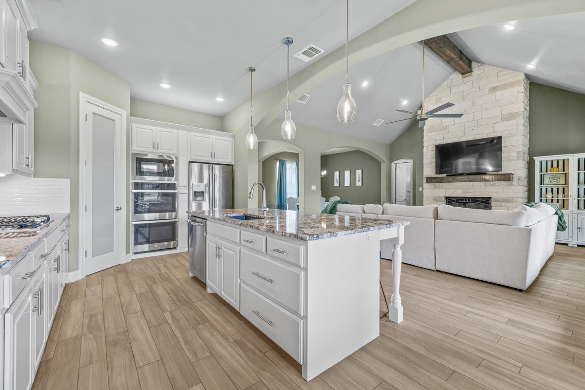 329 Independence Dr, Georgetown, TX 78633