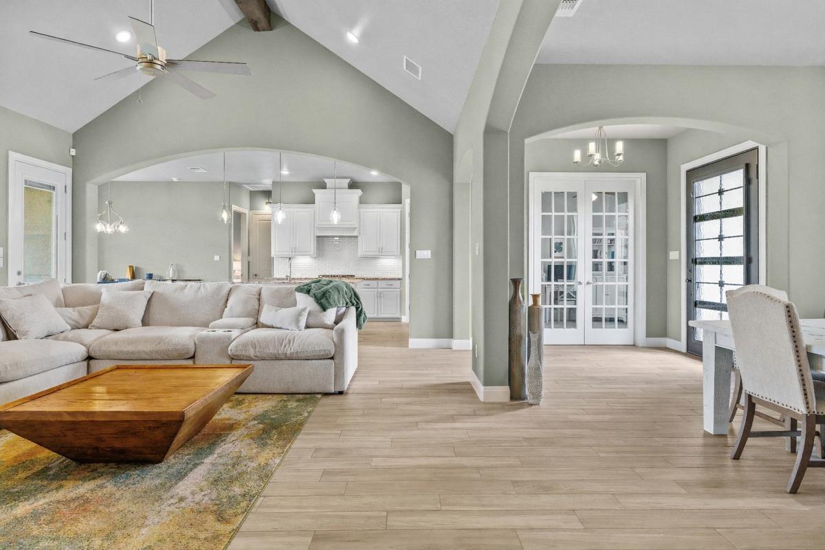 329 Independence Dr, Georgetown, TX 78633