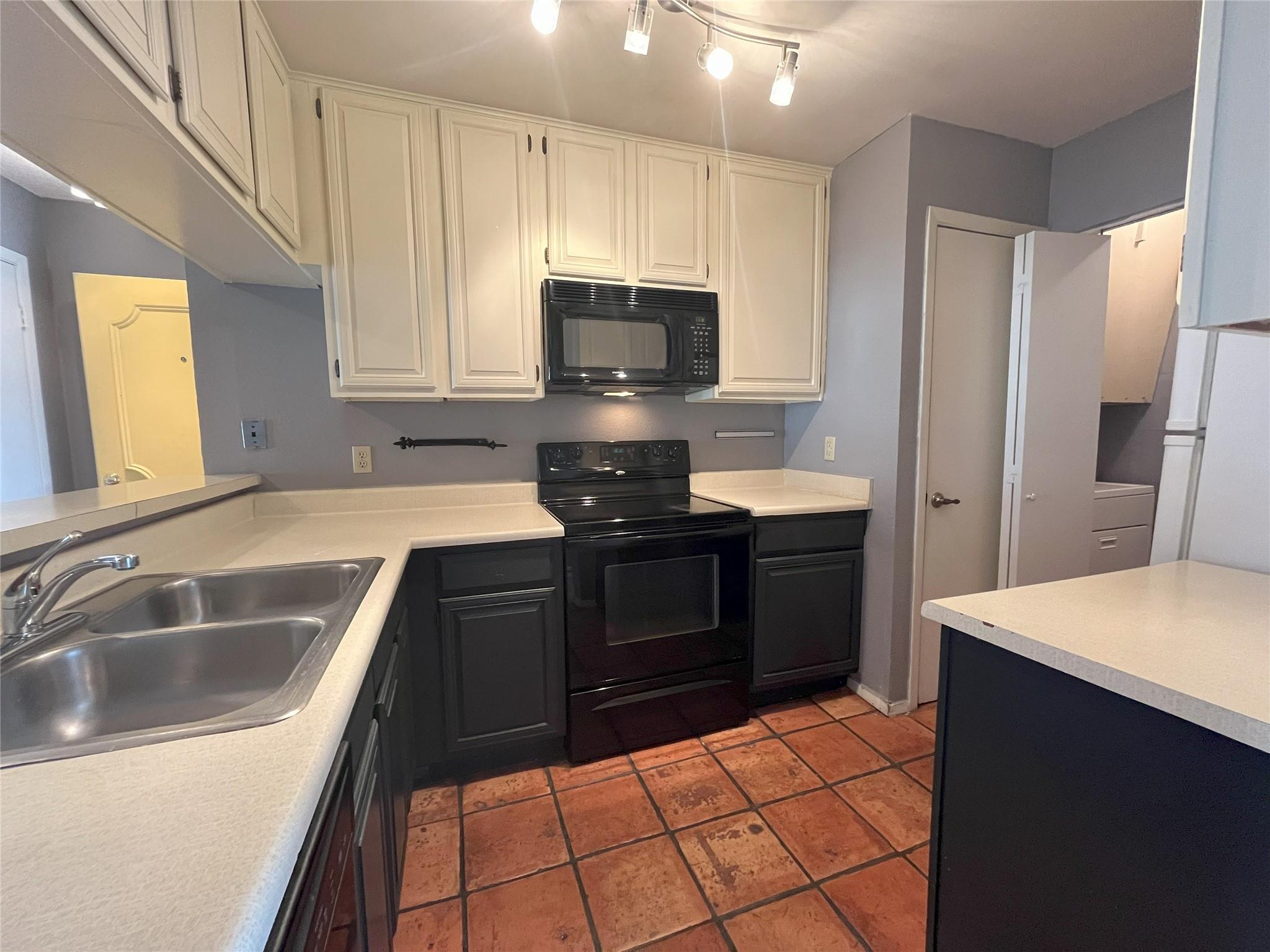 806 W 24th St # 303, Austin, TX 78705