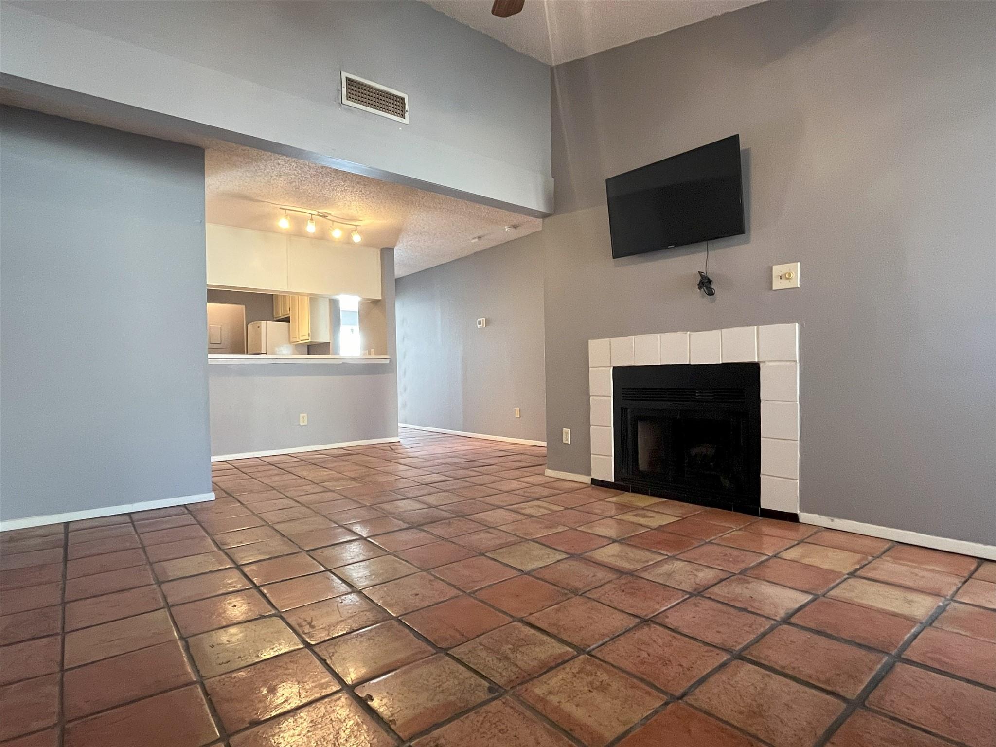 806 W 24th St # 303, Austin, TX 78705