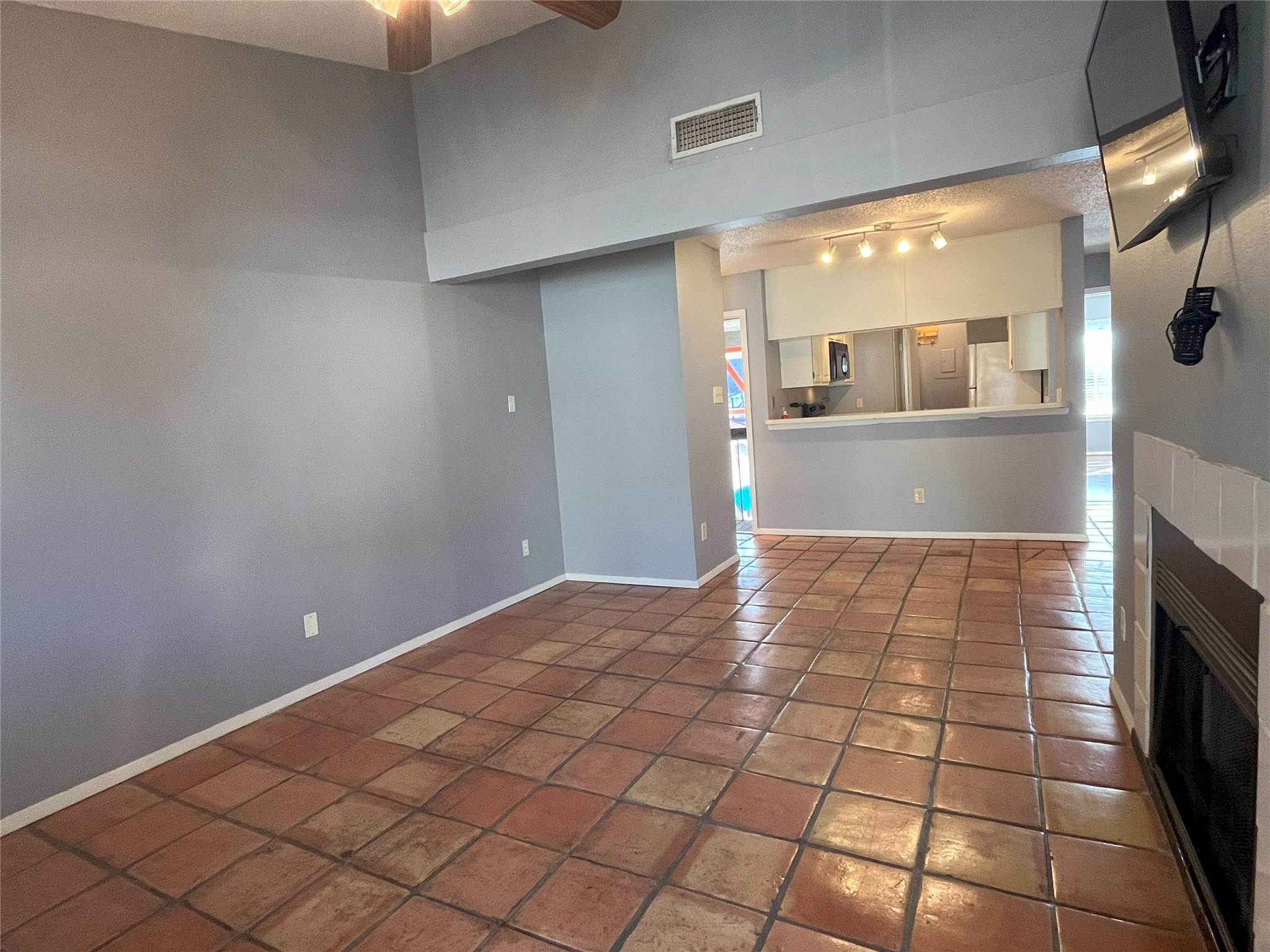 806 W 24th St # 303, Austin, TX 78705