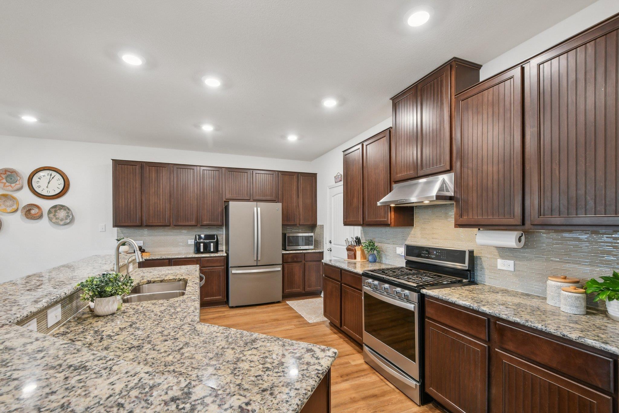 1832 Stinnett Dr, Leander, TX 78641