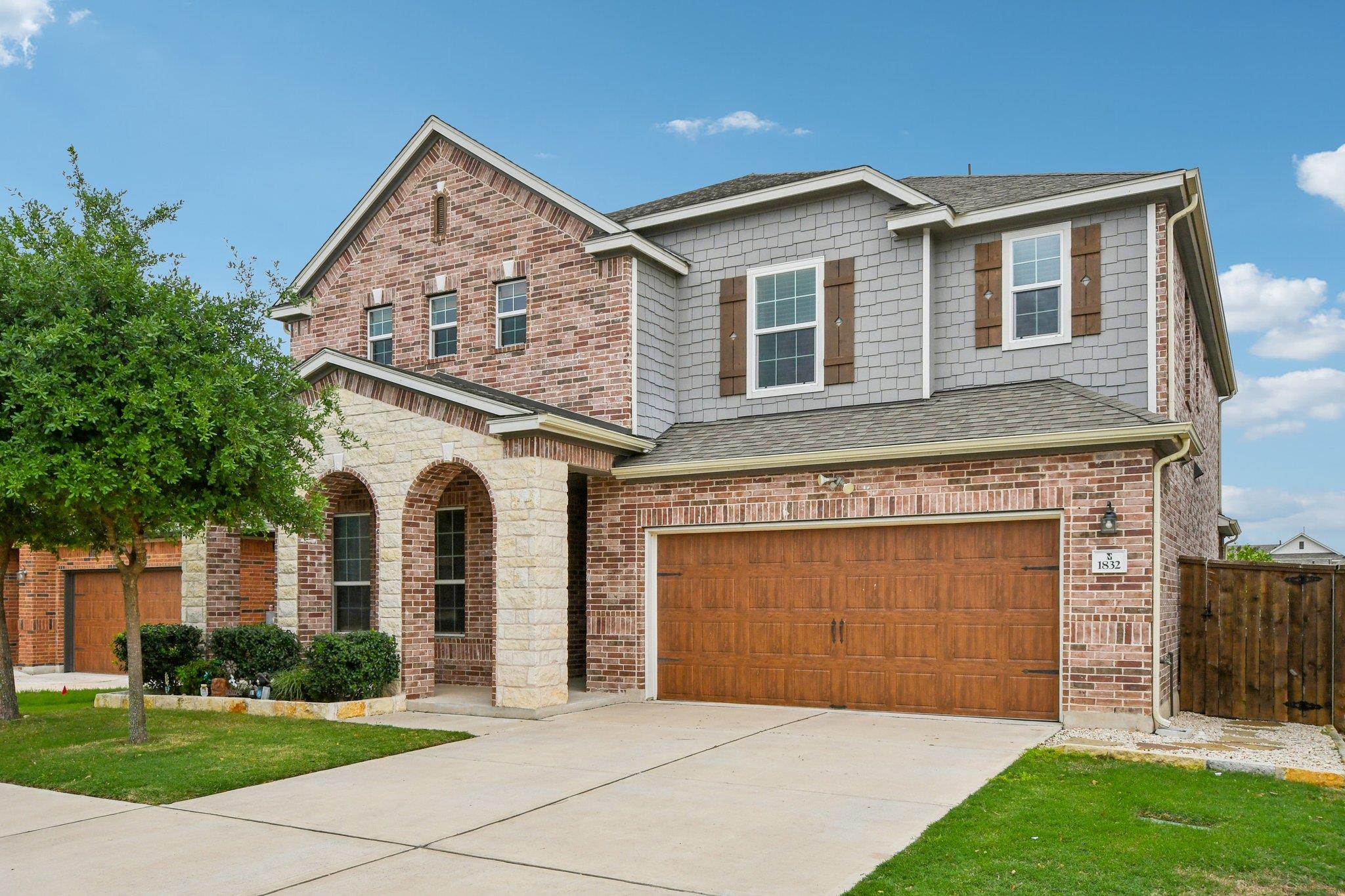 1832 Stinnett Dr, Leander, TX 78641